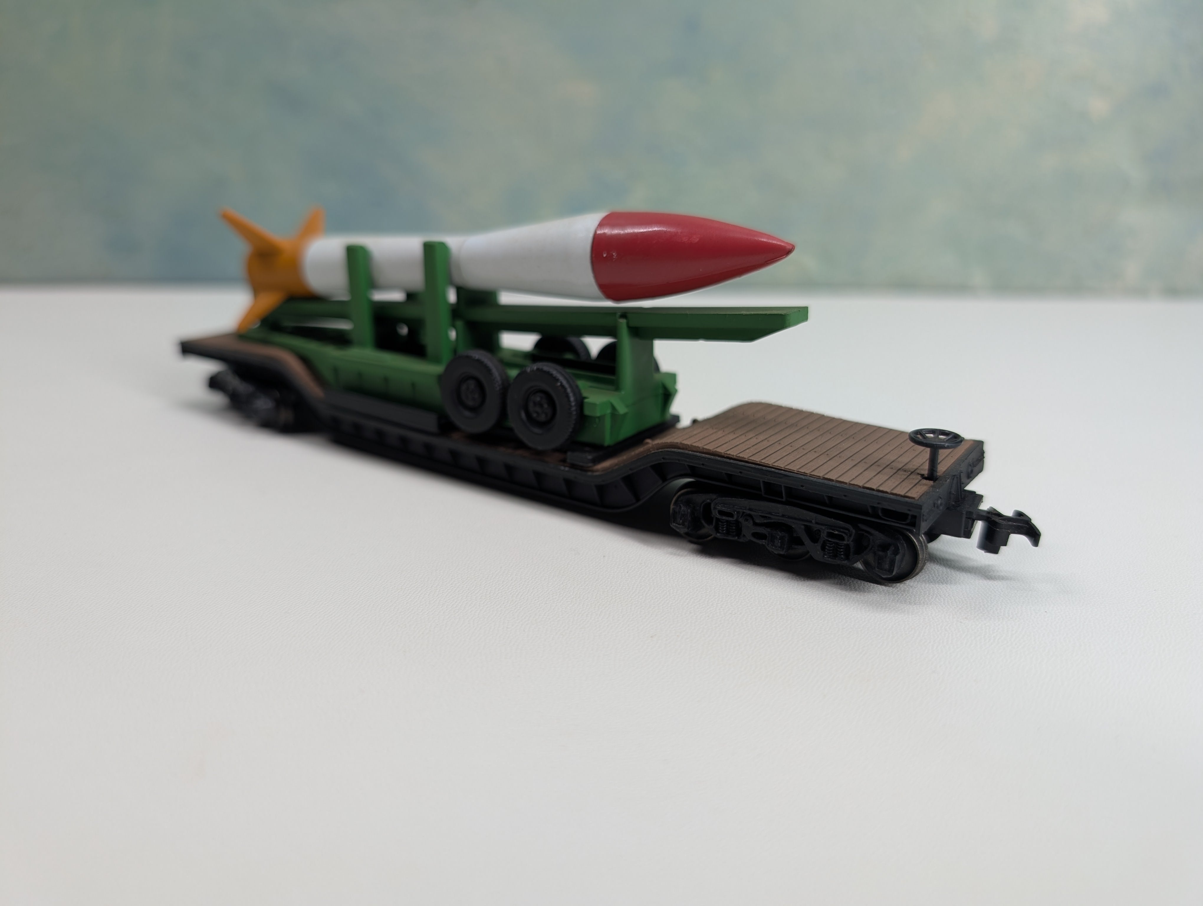 USED Bachmann HO Scale 53' Center Depressed Flat Car w/ Rocket Load Metal Wheels