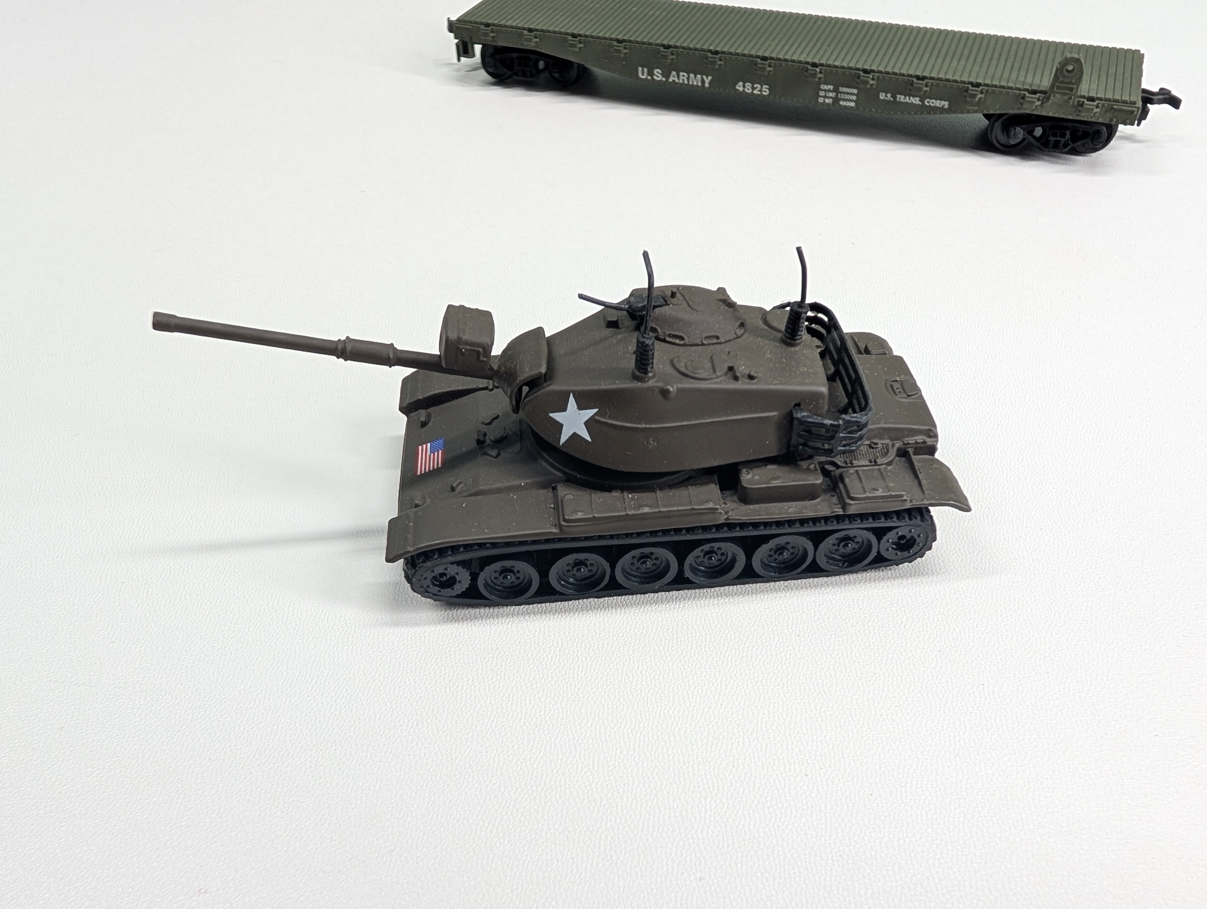 USED Cox HO Scale 50' Flat Car w/ Army Tank Load US Army 4825