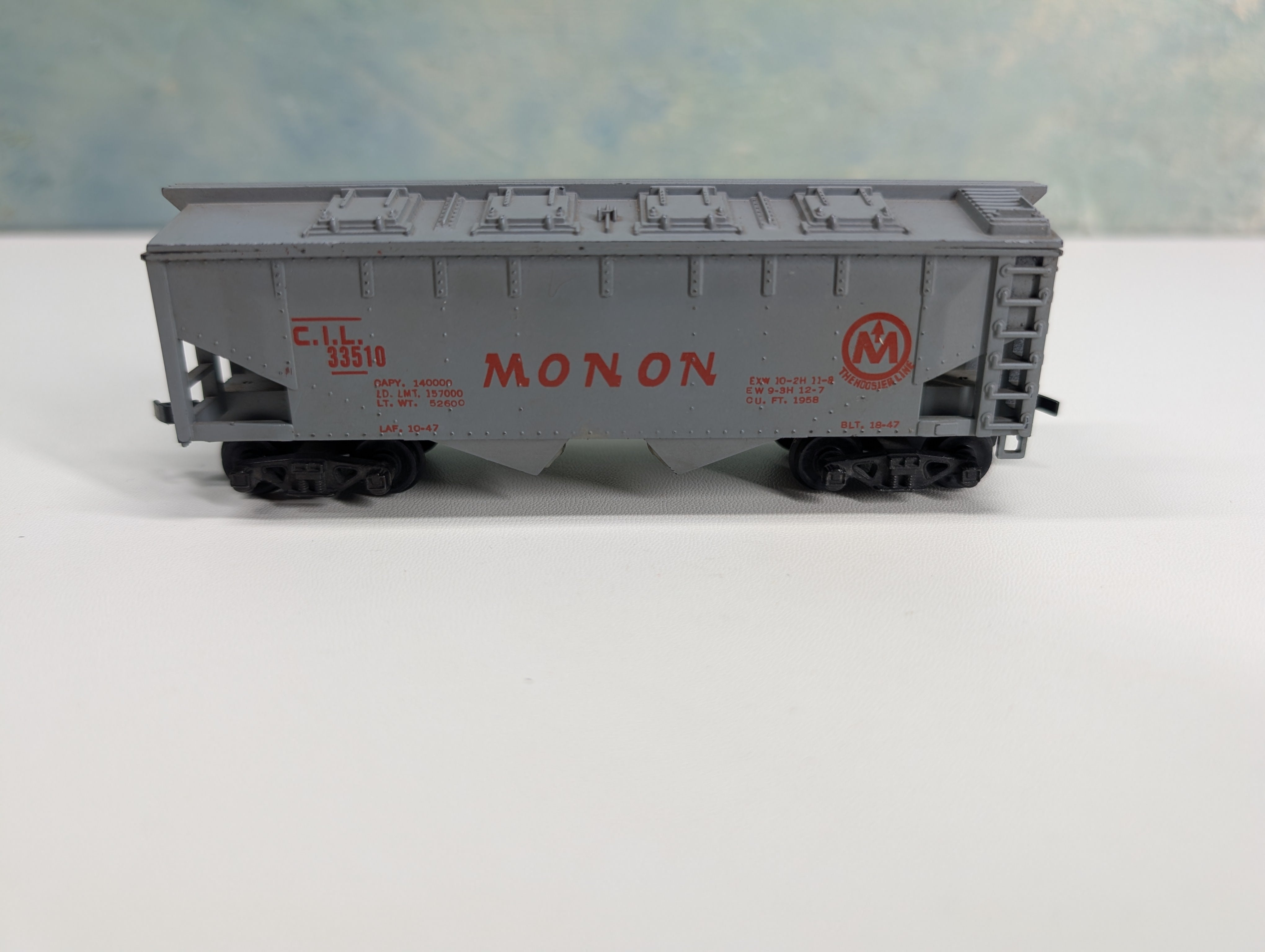 USED Gilbert HO Scale 2 Bay Covered Hopper Monon CIL #33510