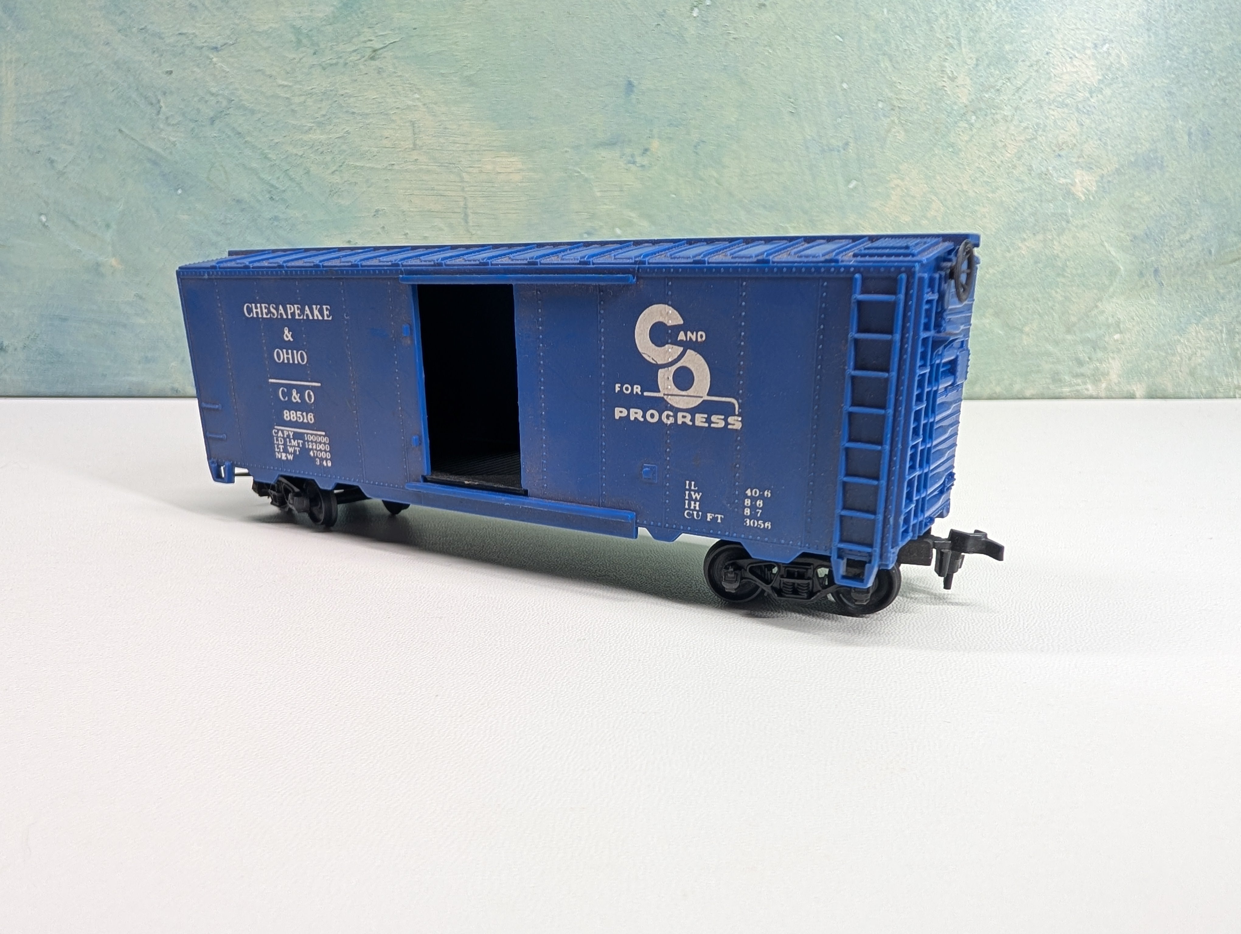 USED Lionel HO Scale 40' Box Car Chesapeake and Ohio C&O #88516