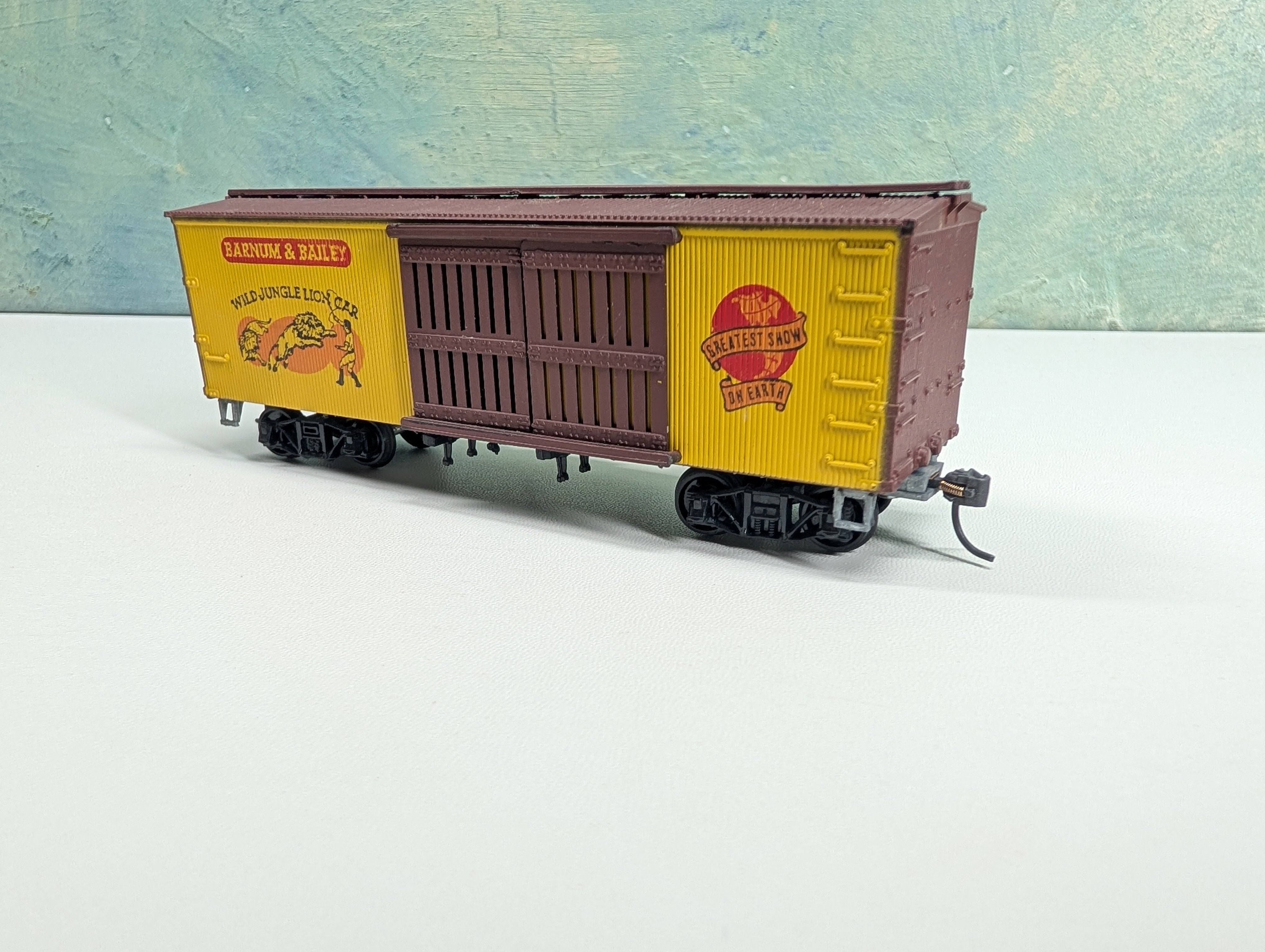 USED Roundhouse HO Scale 36' Ventilated Box Car Wild Jungle Lion Car Barnum and Bailey