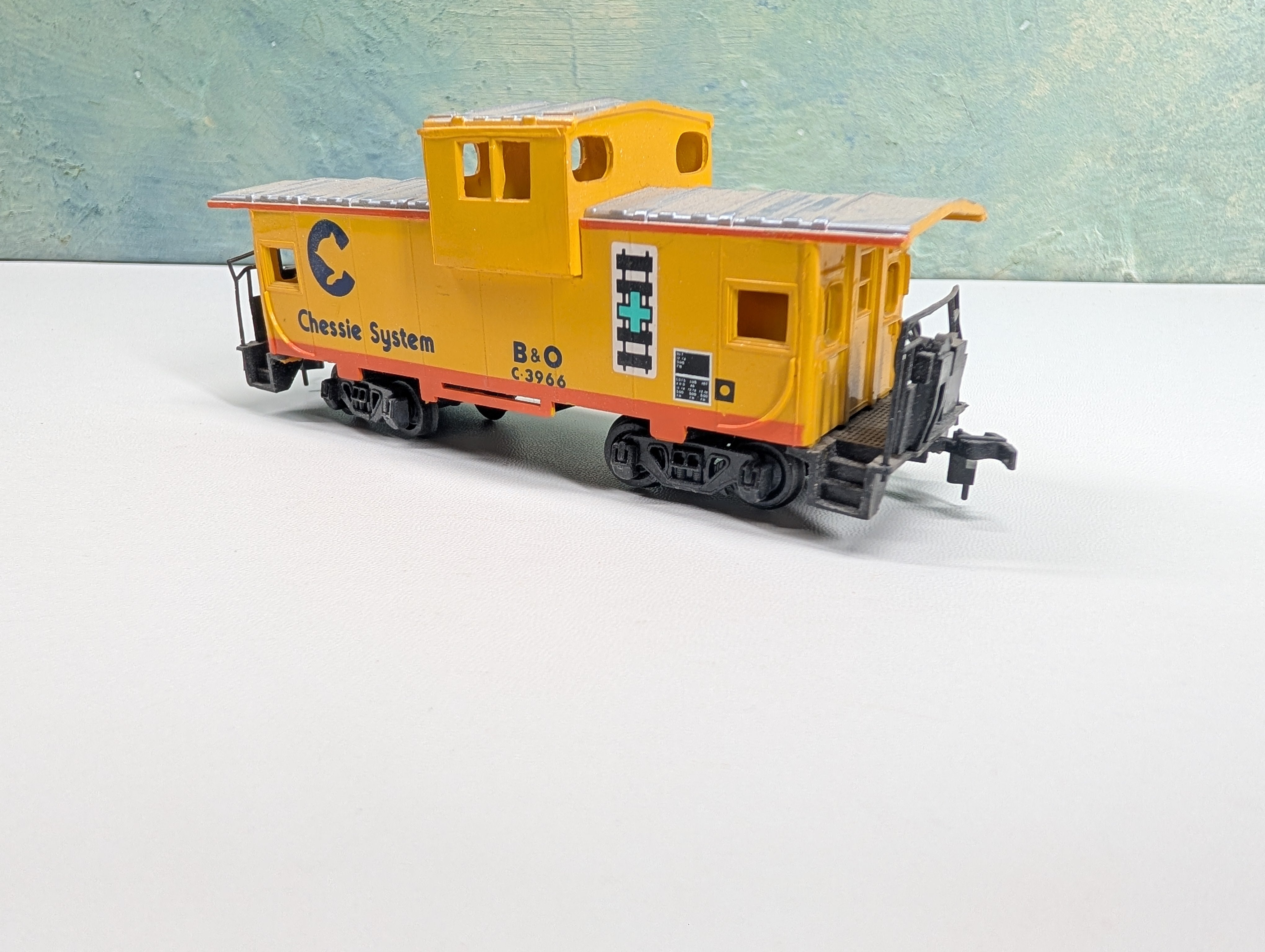 USED Bachmann HO Scale Caboose Chessie System B&O #C-3966