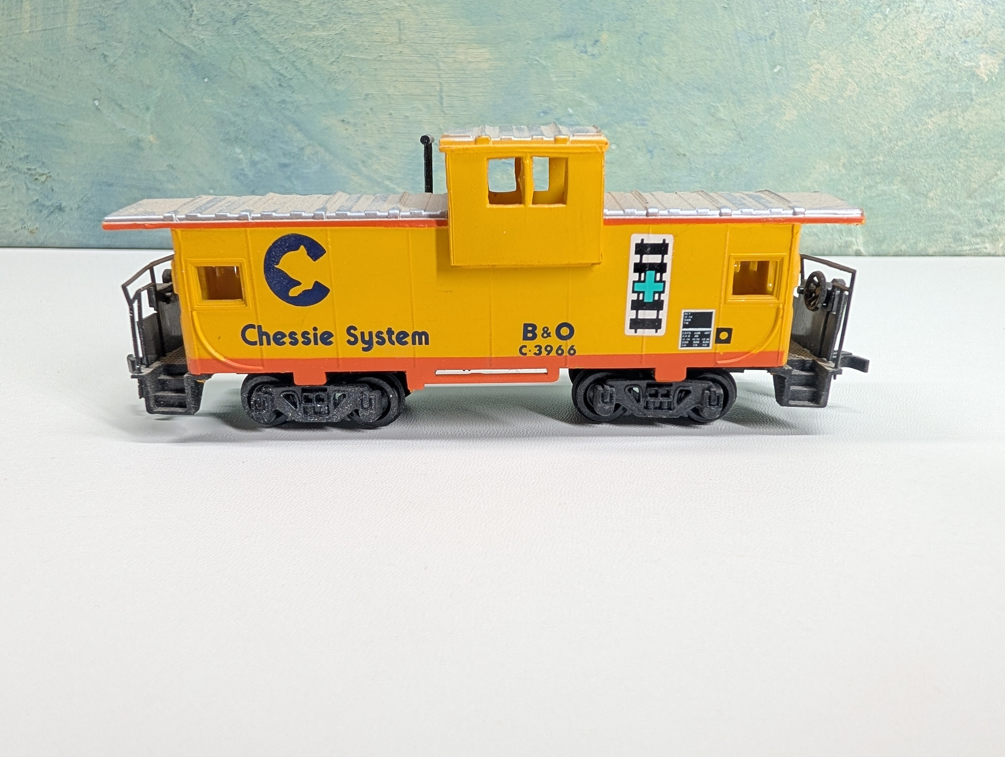 USED Bachmann HO Scale Caboose Chessie System B&O #C-3966
