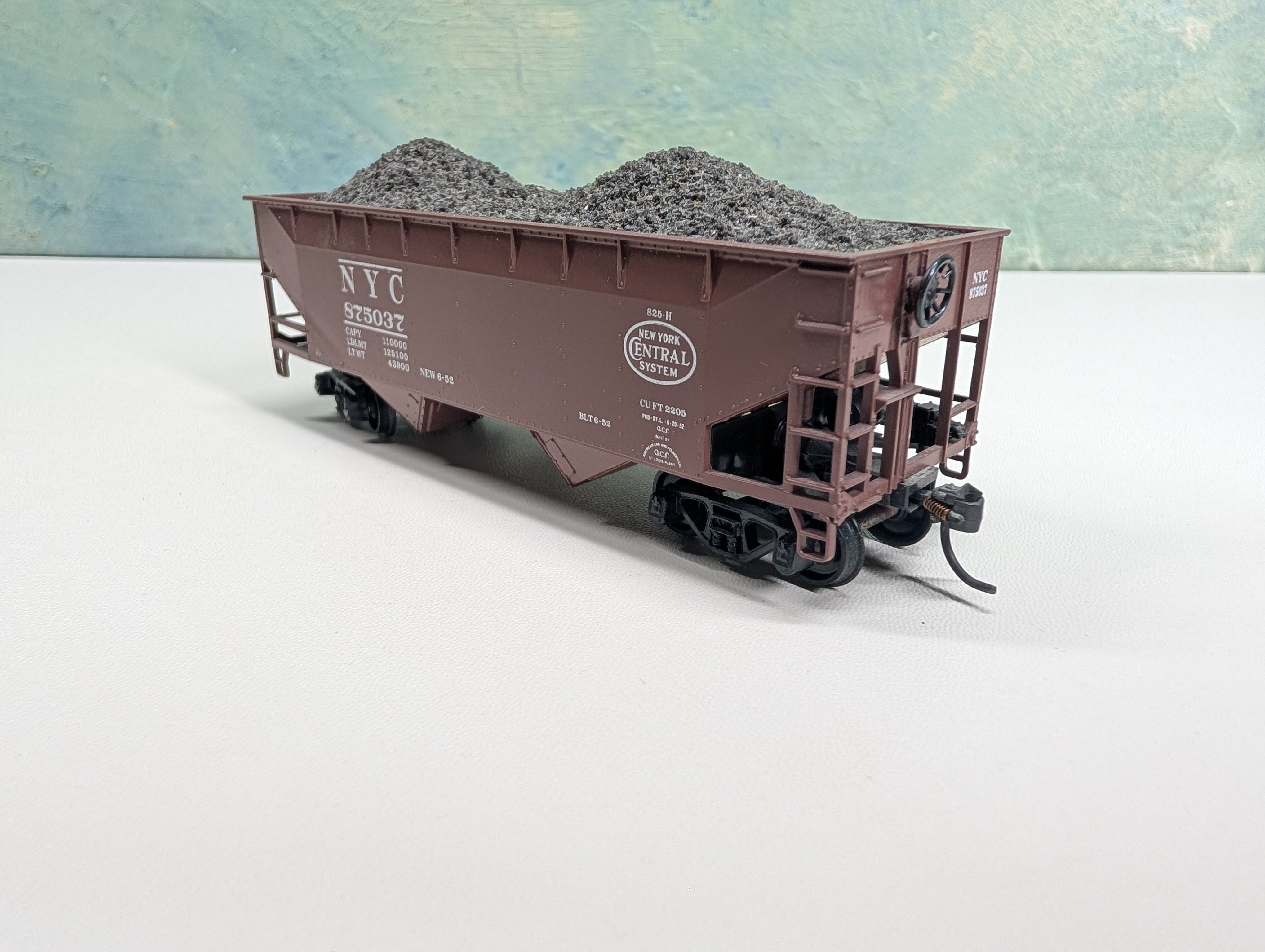USED Athearn HO Scale 2 Bay Hopper w/ Load New York Central NYC #875037