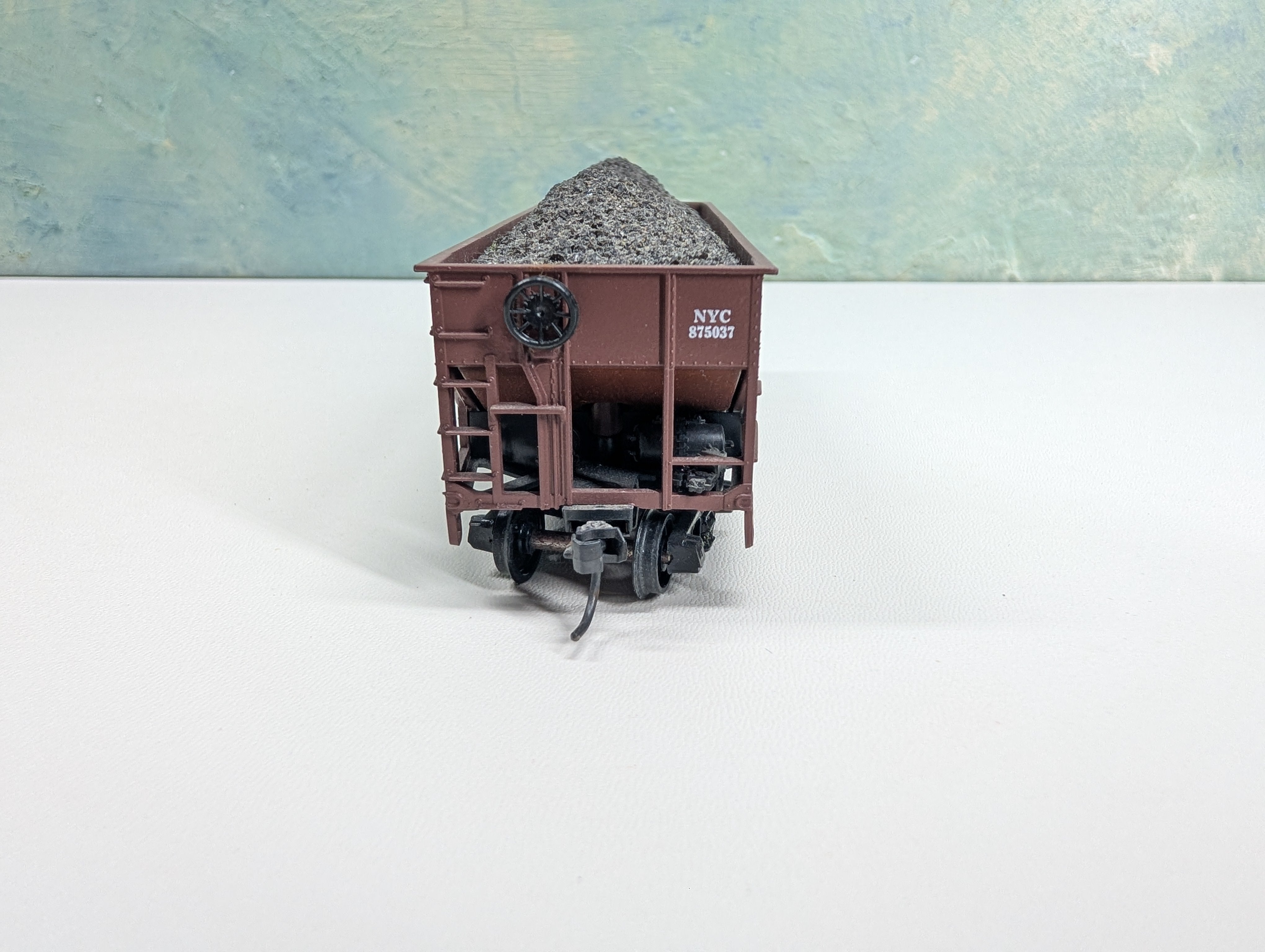 USED Athearn HO Scale 2 Bay Hopper w/ Load New York Central NYC #875037