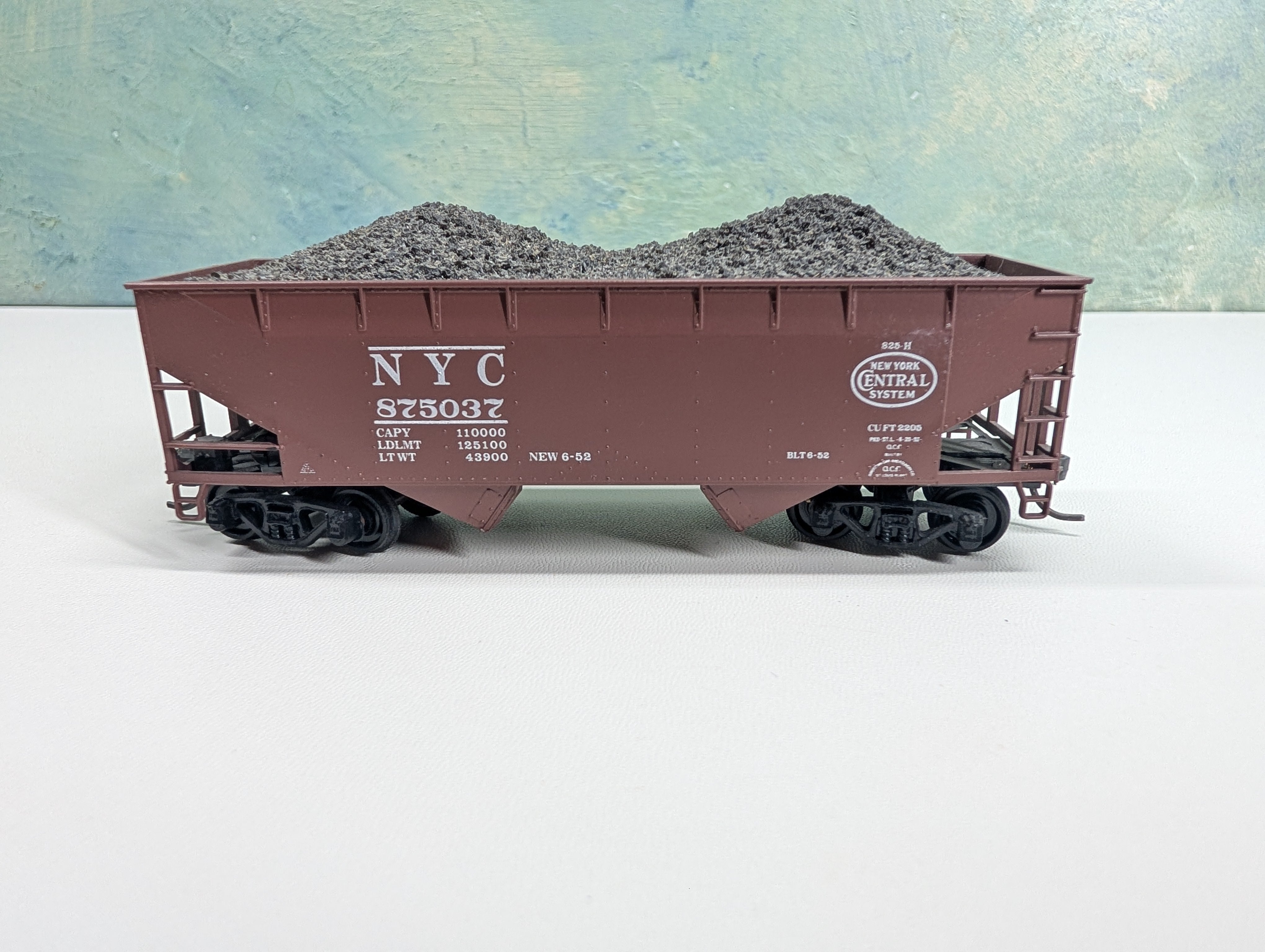 USED Athearn HO Scale 2 Bay Hopper w/ Load New York Central NYC #875037