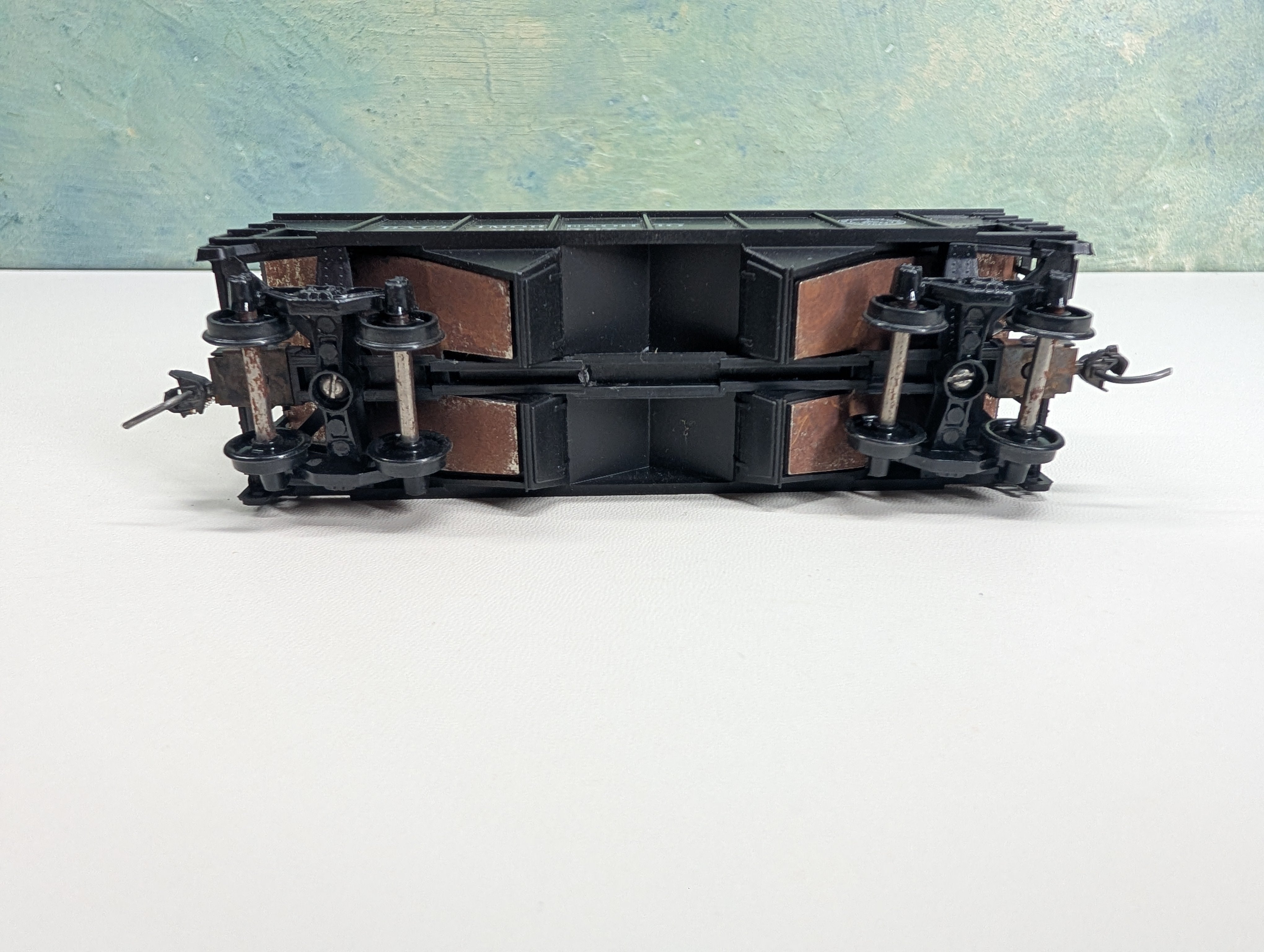 USED Athearn HO Scale 2 Bay Hopper w/ Load Baltimore and Ohio B&O #233507