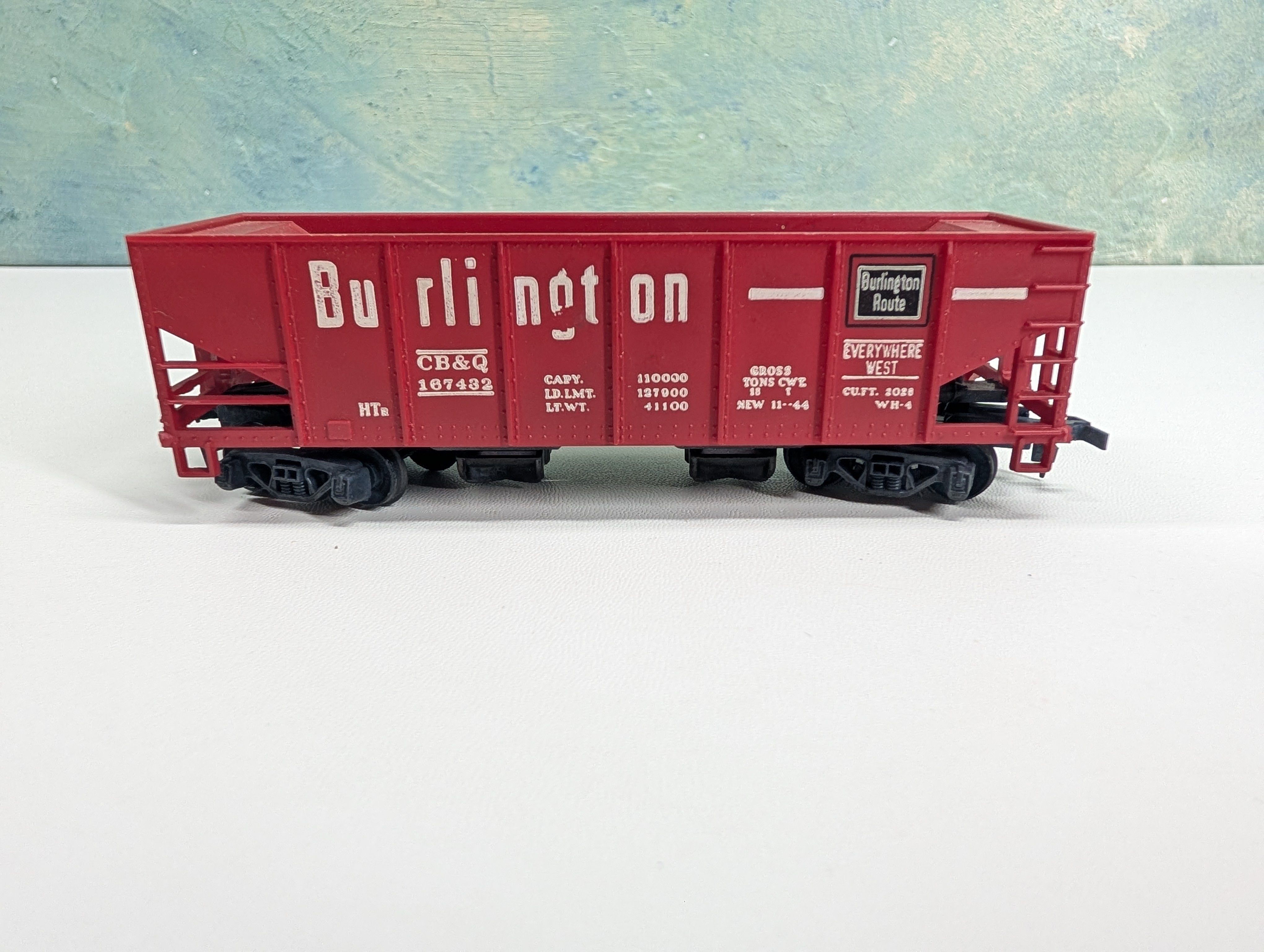 USED Tyco HO Scale Operating 2 Bay Hopper Burlington CB&Q #167432