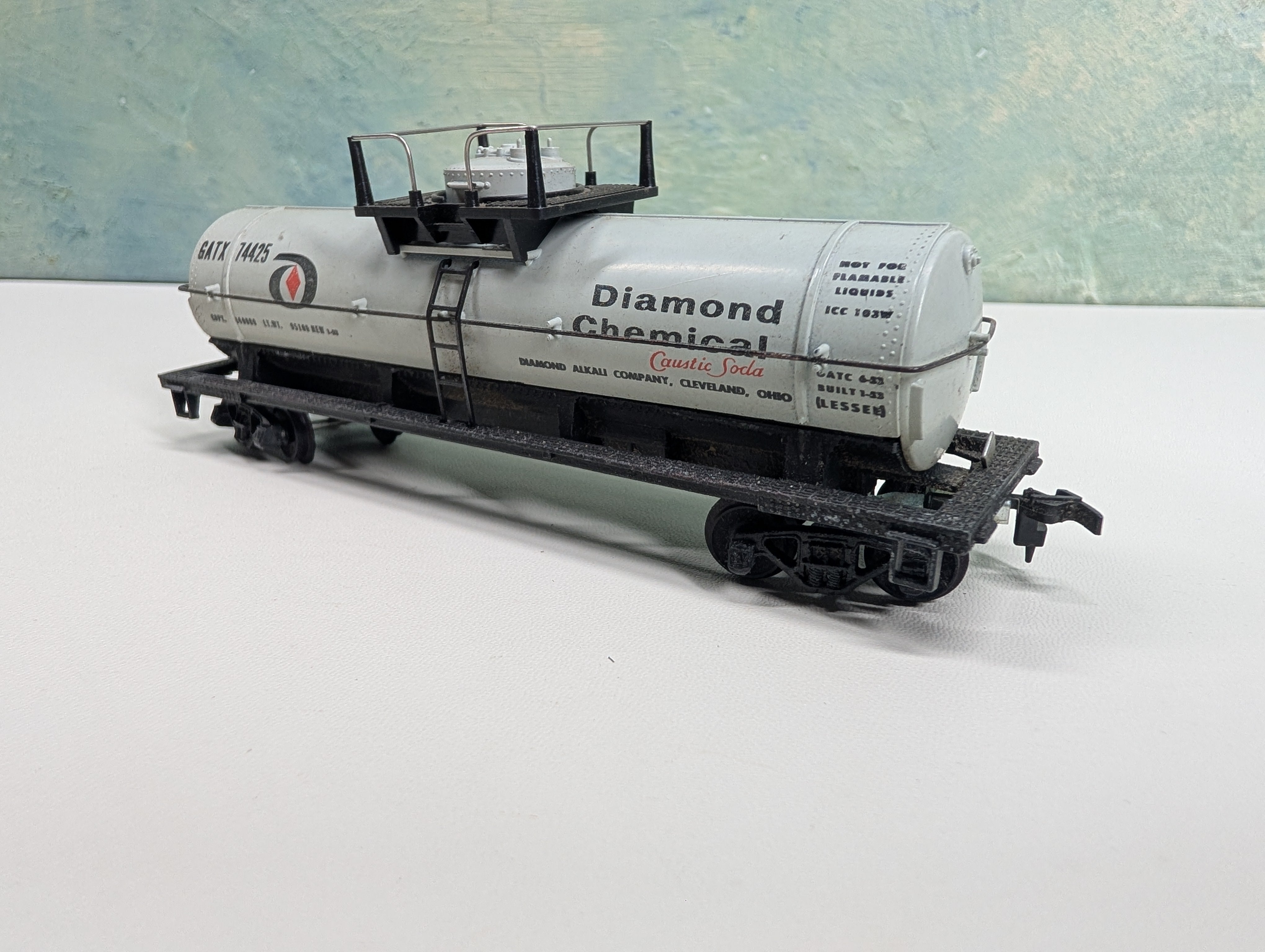 USED Mantua HO Scale Single Dome Chemical Tank Car Diamond Chemical GATX #74425