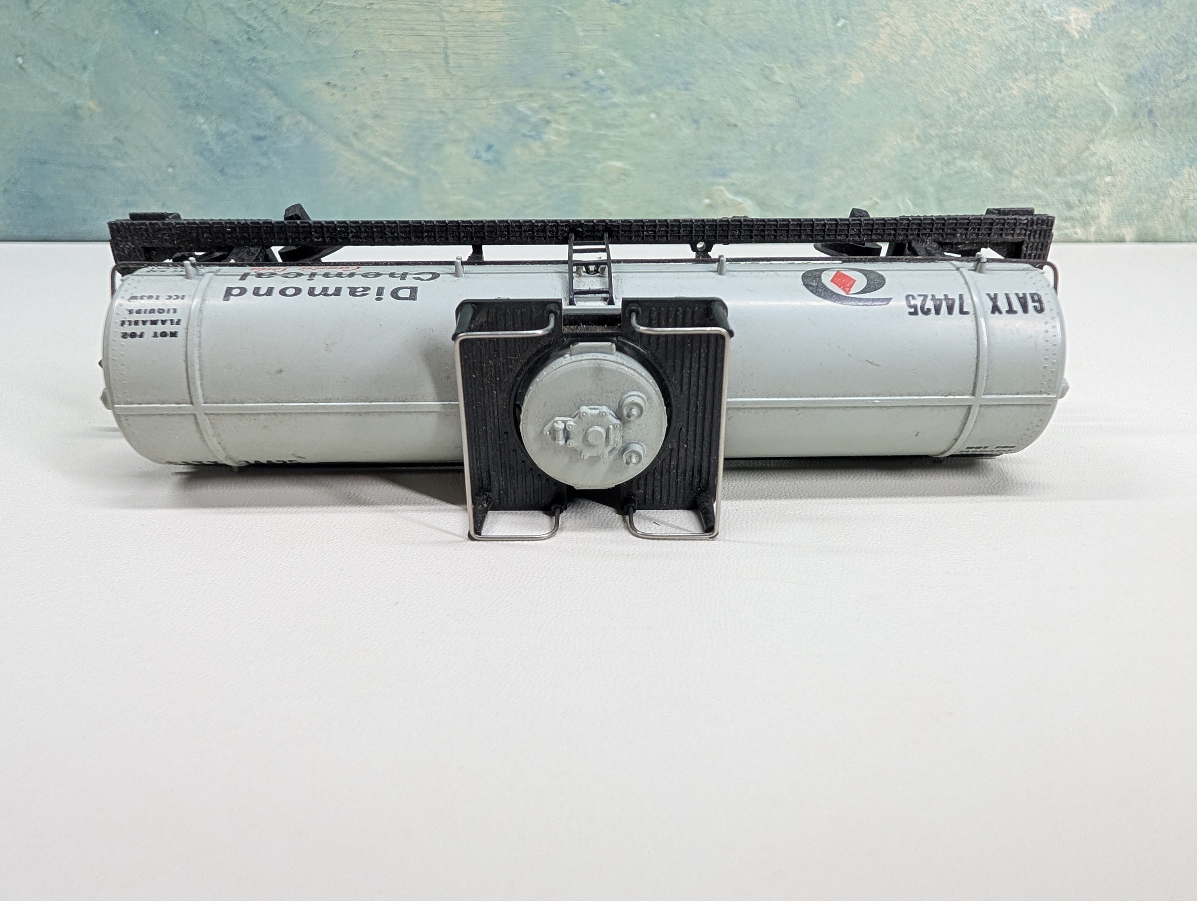USED Mantua HO Scale Single Dome Chemical Tank Car Diamond Chemical GATX #74425