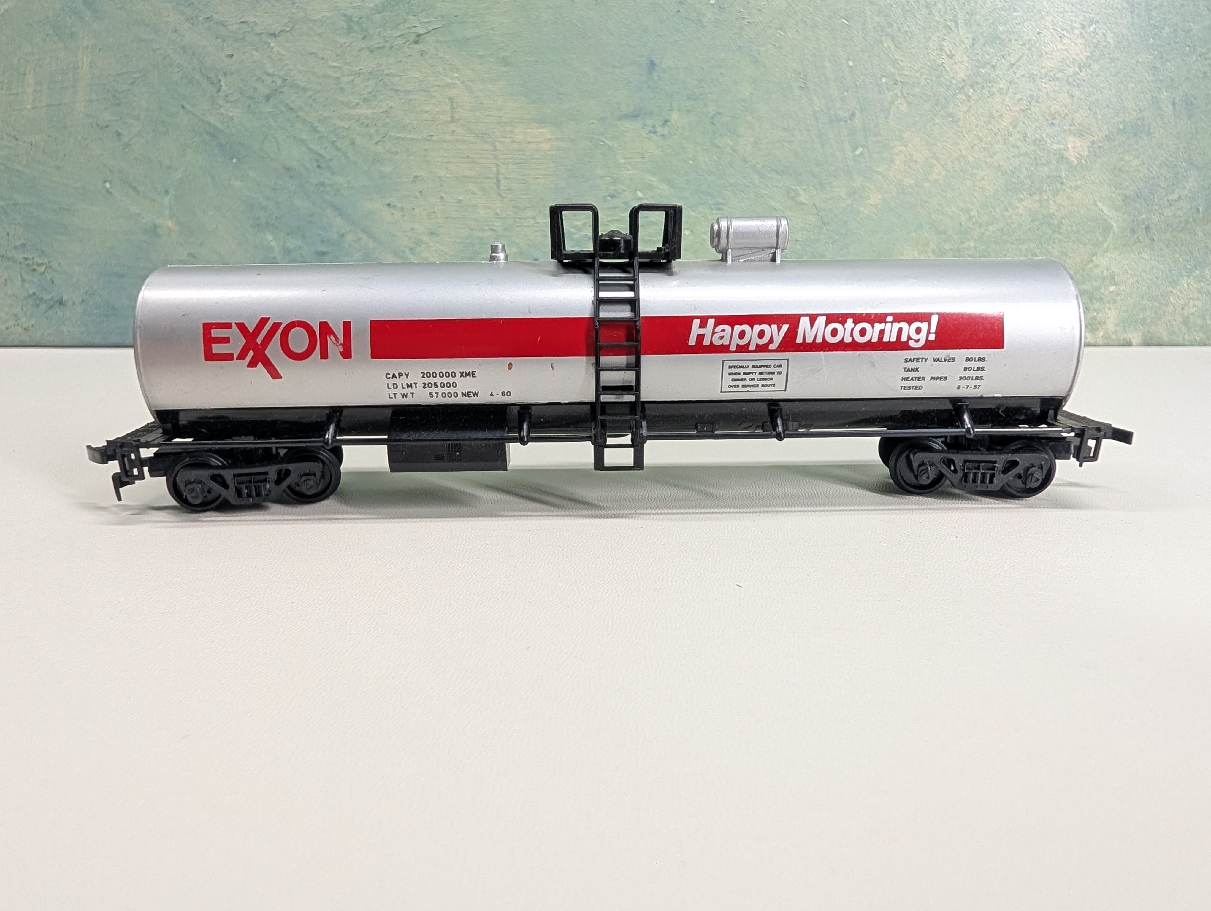 USED AHM HO Scale 50' Tank Car Exxon