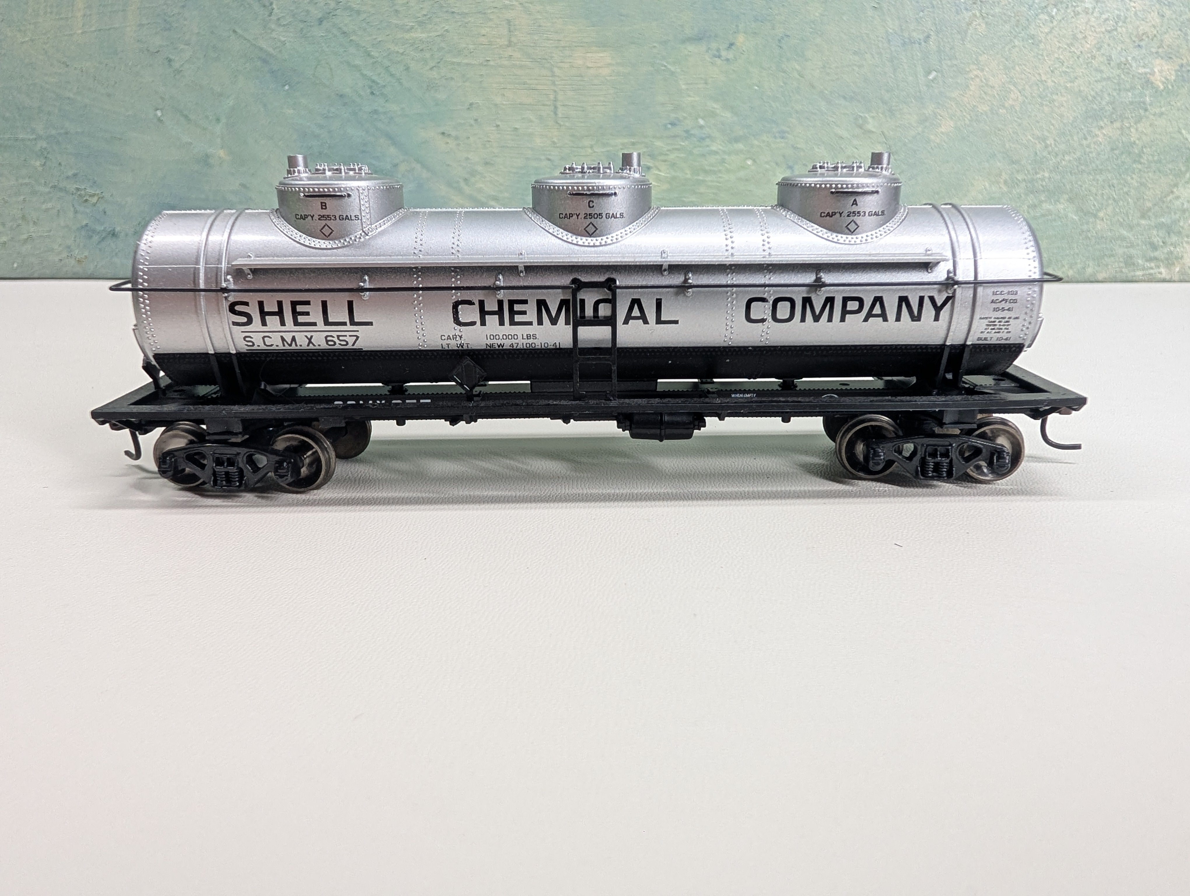 USED Athearn HO Scale Triple Dome Tank Car Shell SCMX #657 Metal Wheels
