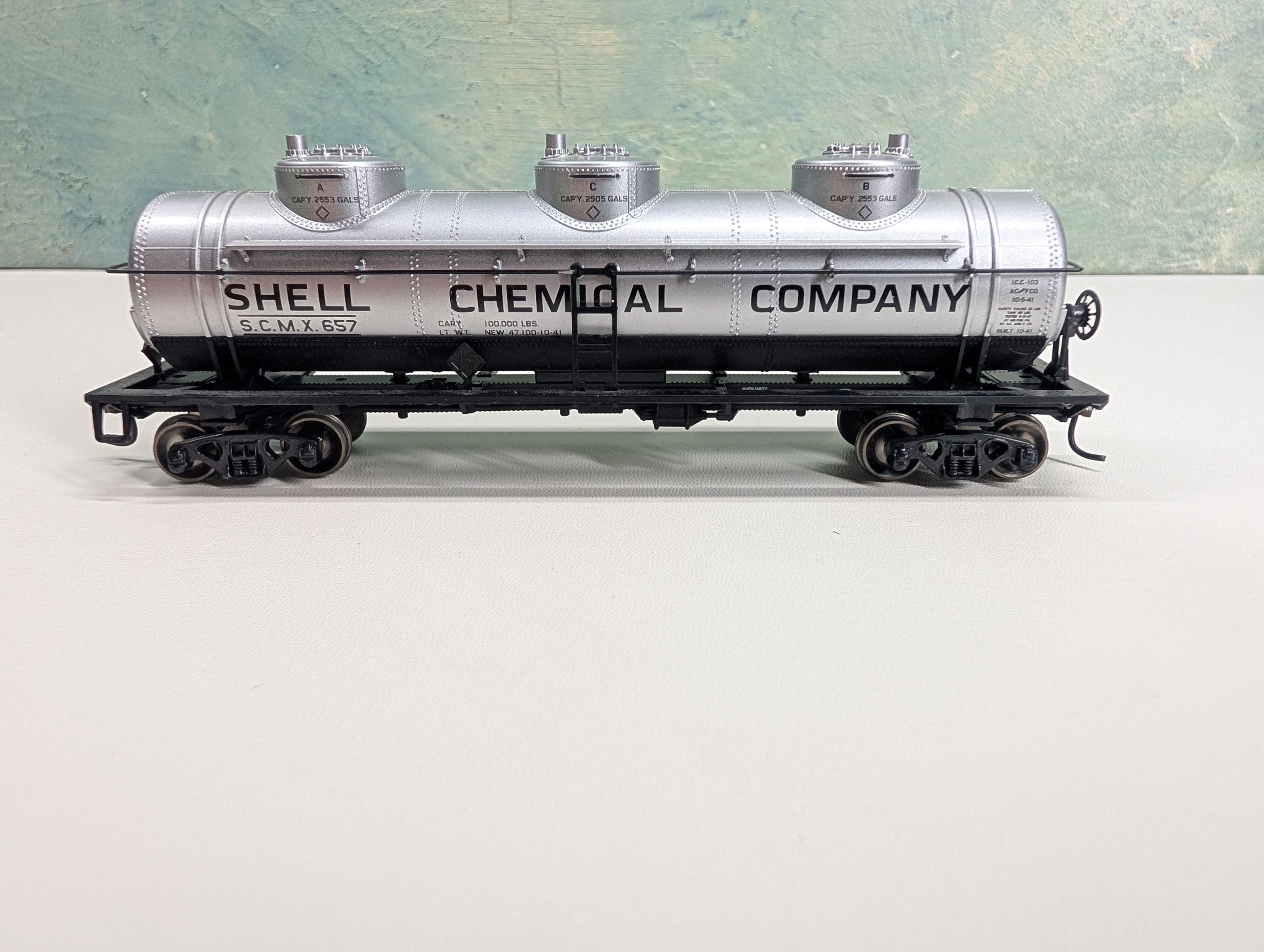 USED Athearn HO Scale Triple Dome Tank Car Shell SCMX #657 Metal Wheels