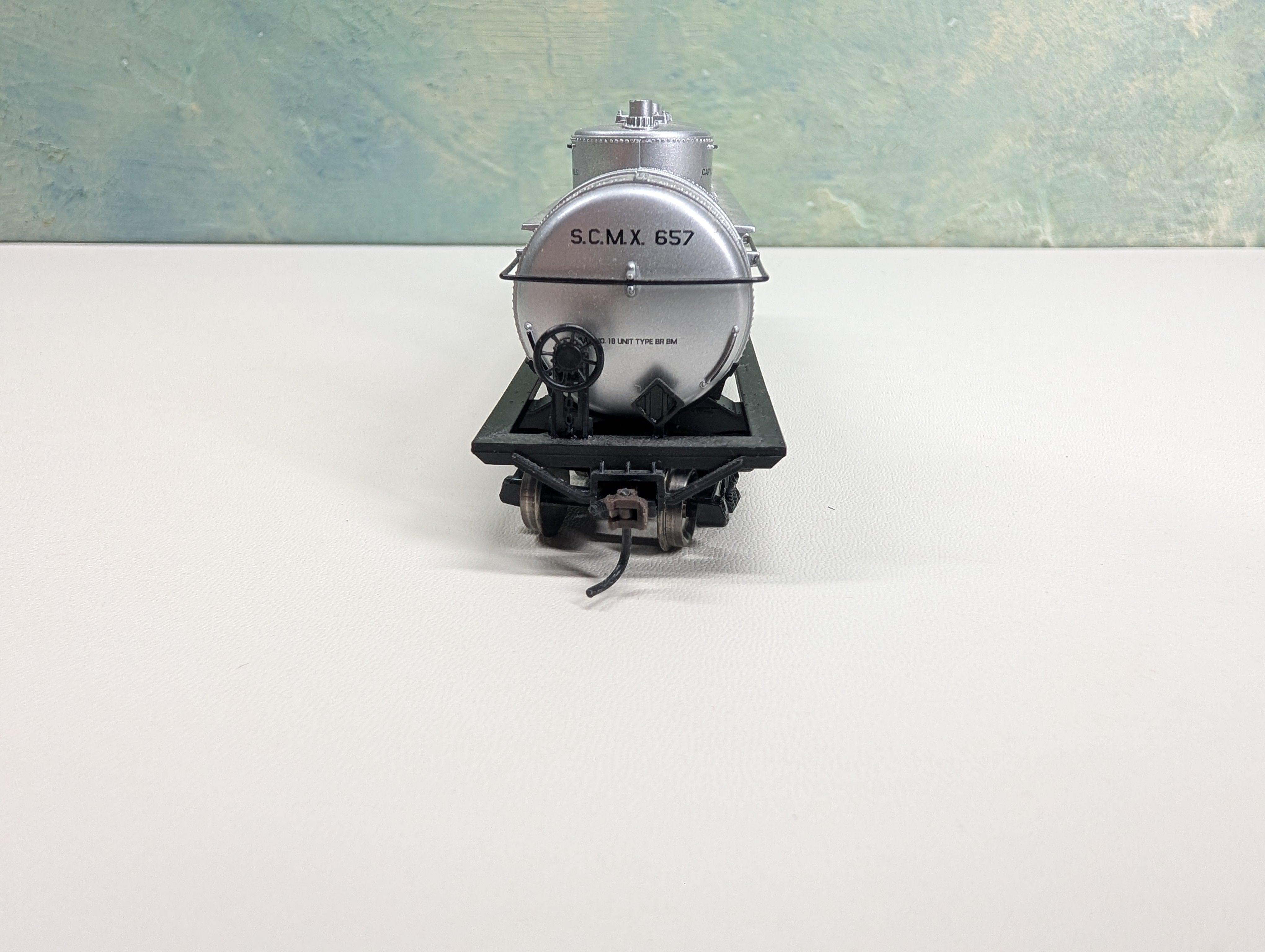USED Athearn HO Scale Triple Dome Tank Car Shell SCMX #657 Metal Wheels