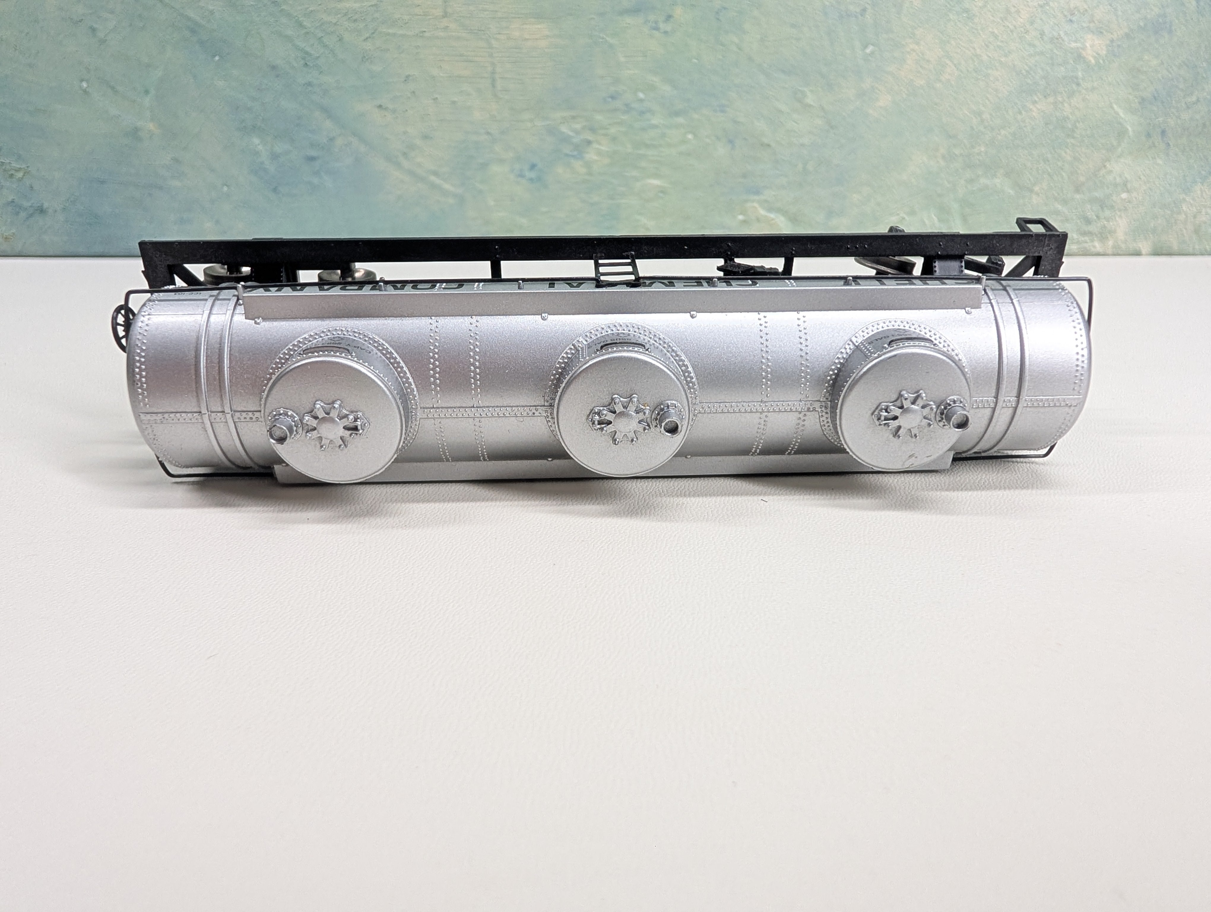 USED Athearn HO Scale Triple Dome Tank Car Shell SCMX #657 Metal Wheels