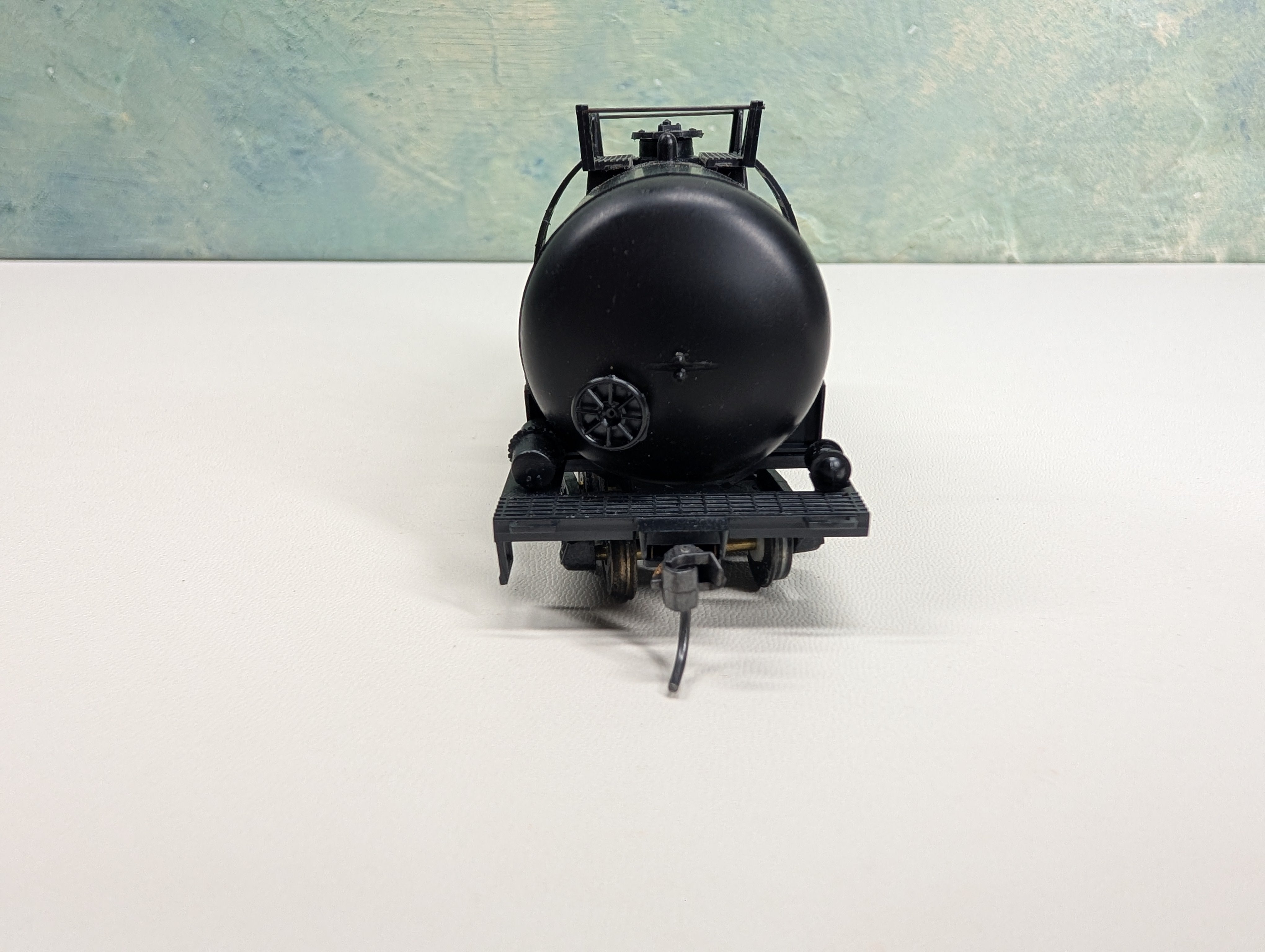 USED Walthers HO Scale Shorty Tank Car UTLX #75010