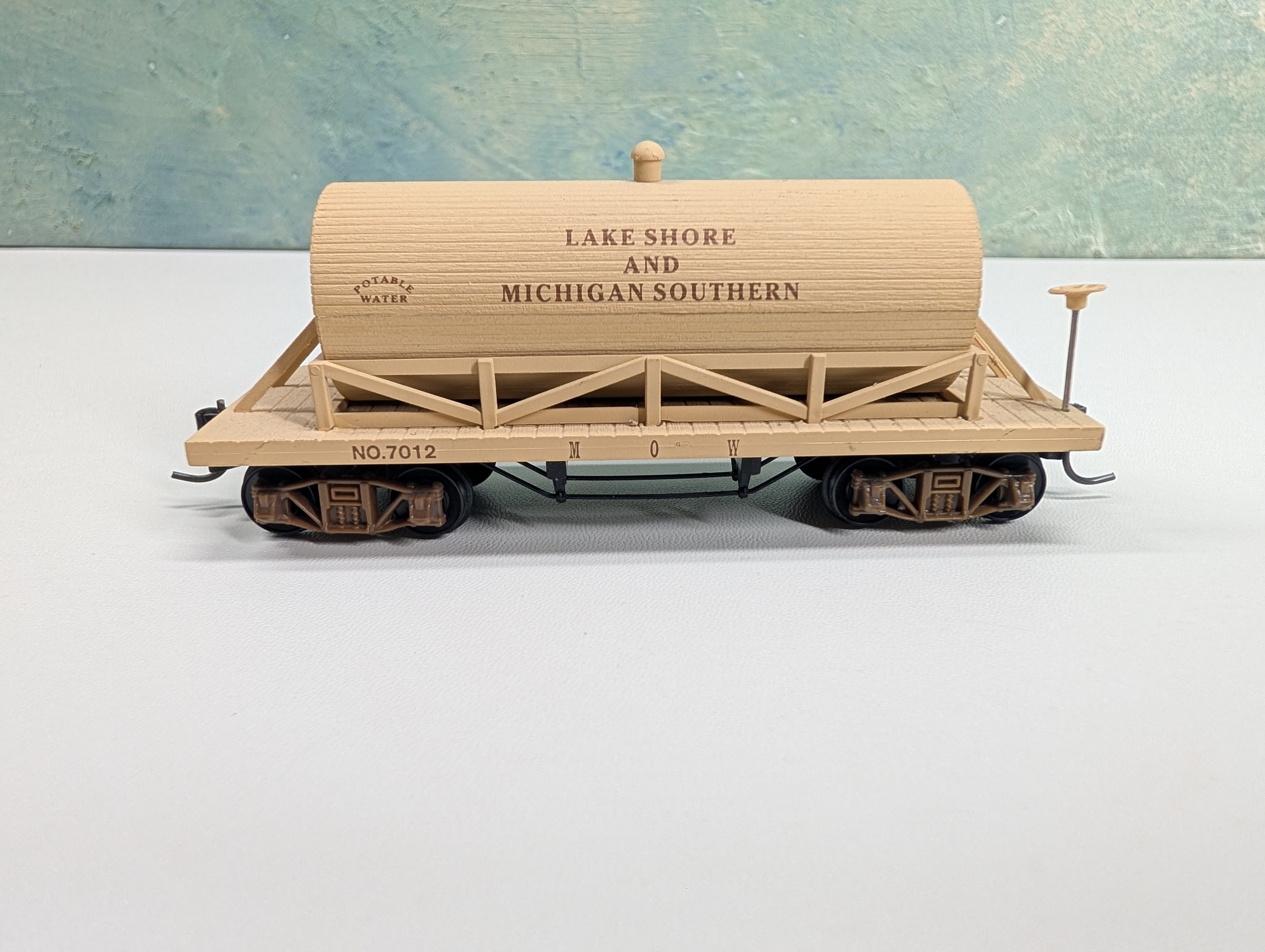 USED IHC HO Scale Old Time Wooden Tank Lake Shore and Michigan Southern #7012 Potable Water MOW
