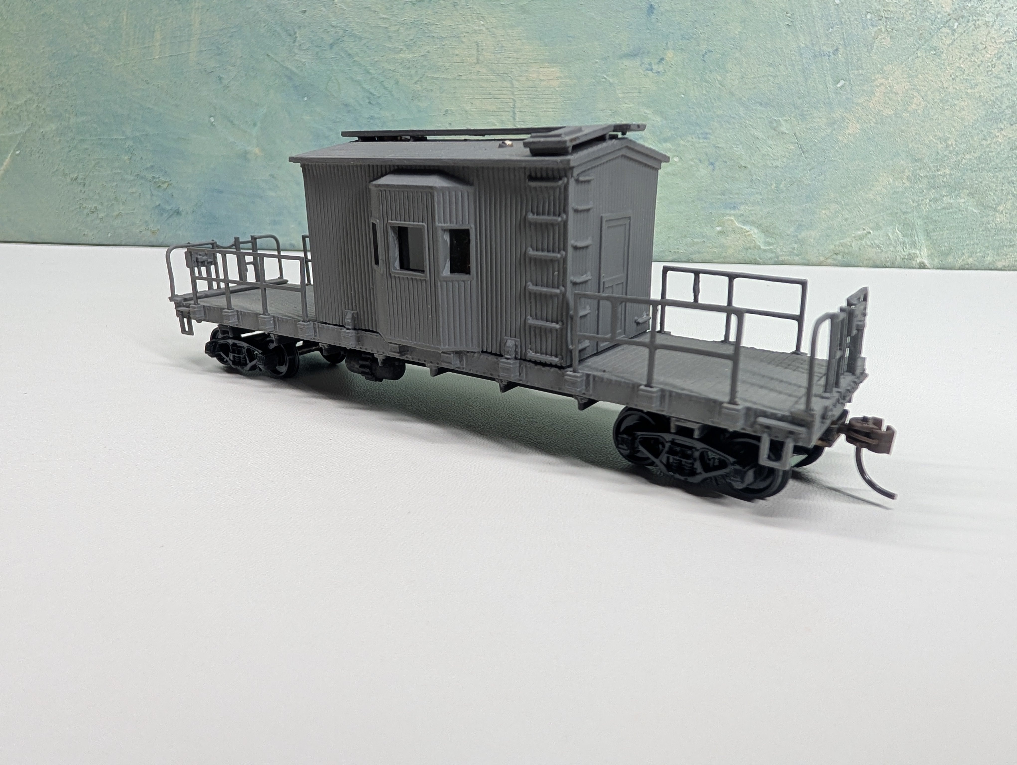 USED HO Scale Undecorated MOW Transfer Caboose, Bay Window