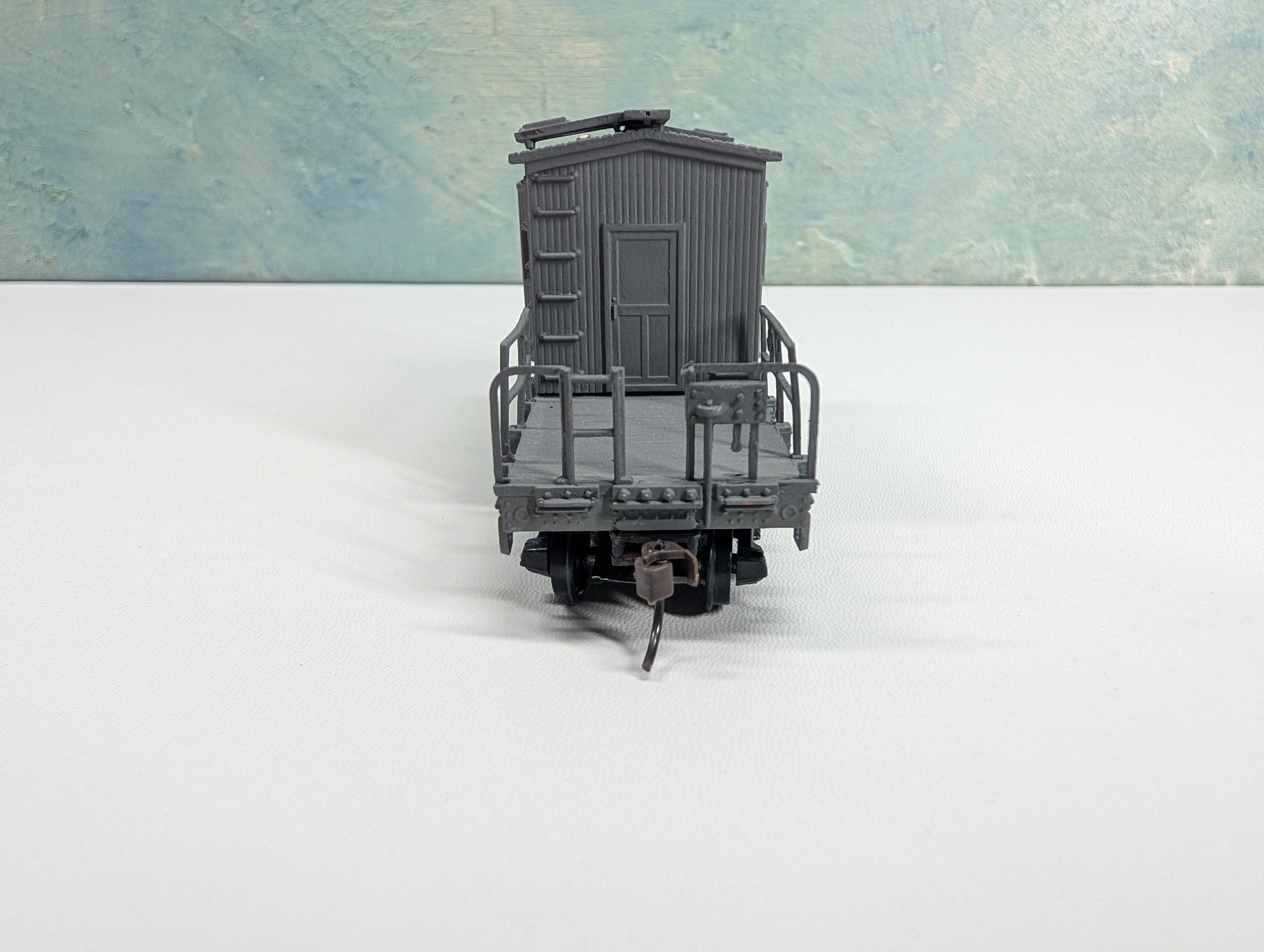 USED HO Scale Undecorated MOW Transfer Caboose, Bay Window