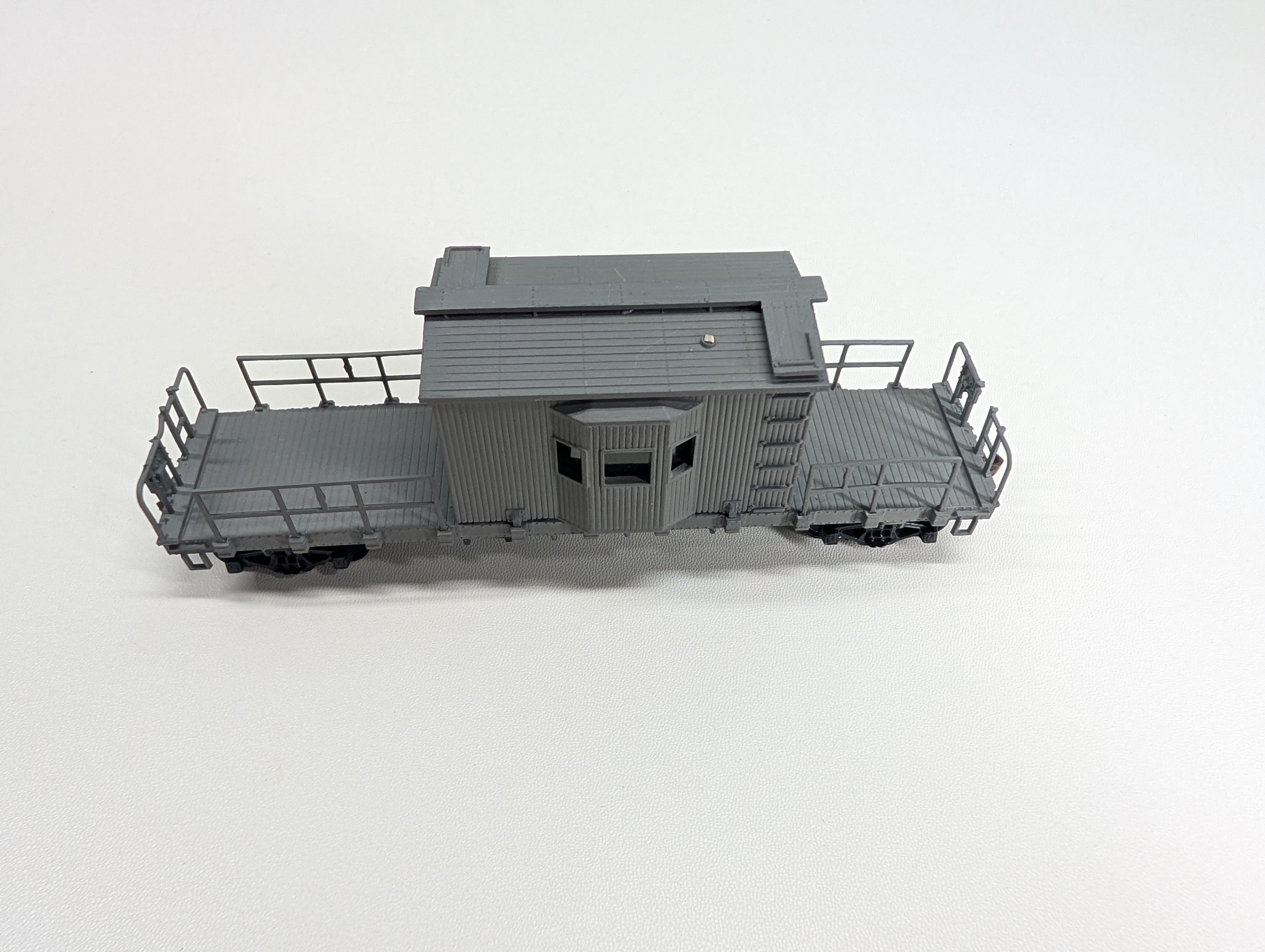 USED HO Scale Undecorated MOW Transfer Caboose, Bay Window