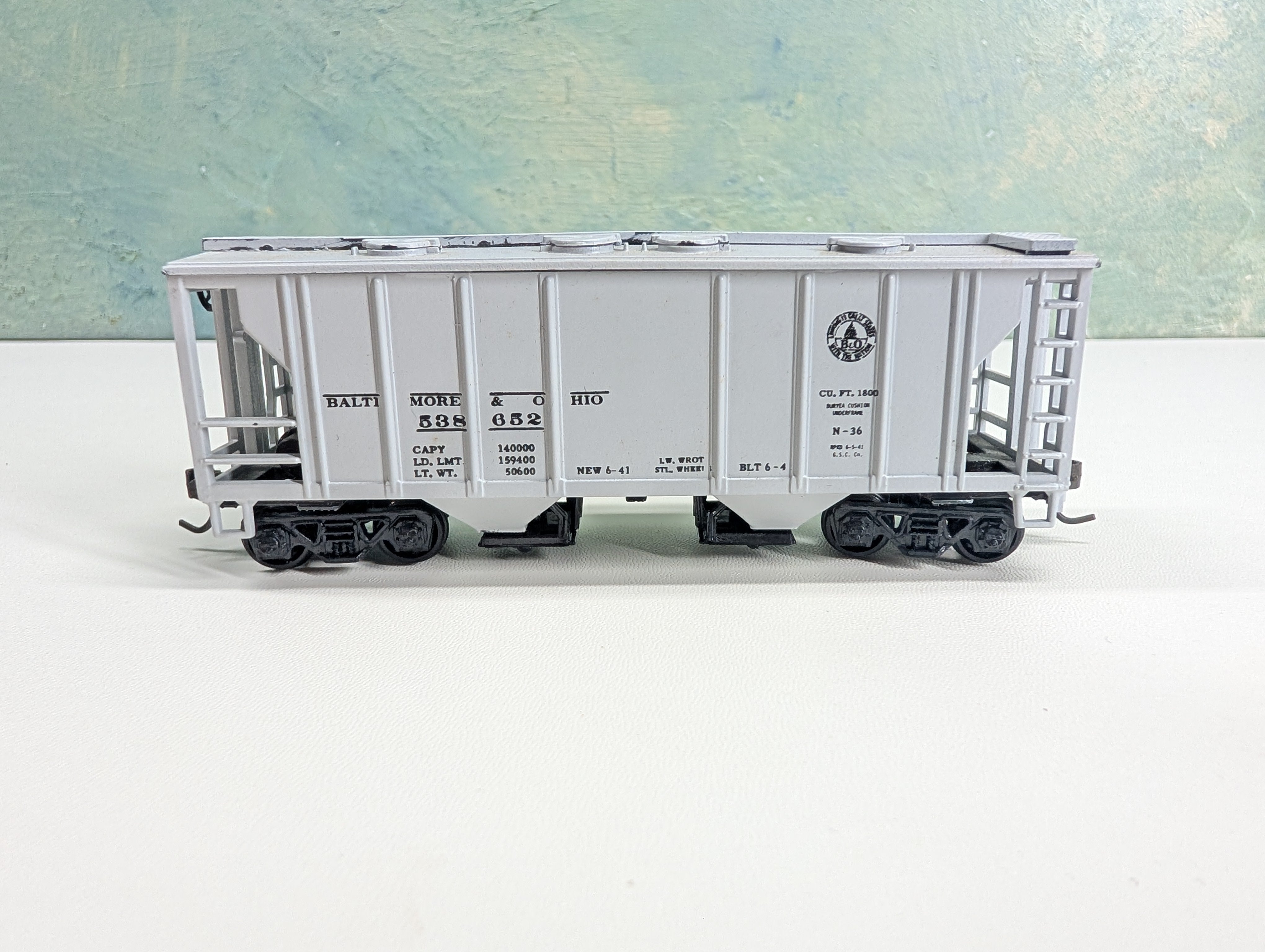 USED Roundhouse HO Scale 2 Bay Covered Hopper Baltimore and Ohio B&O #538652 Bev-Bel