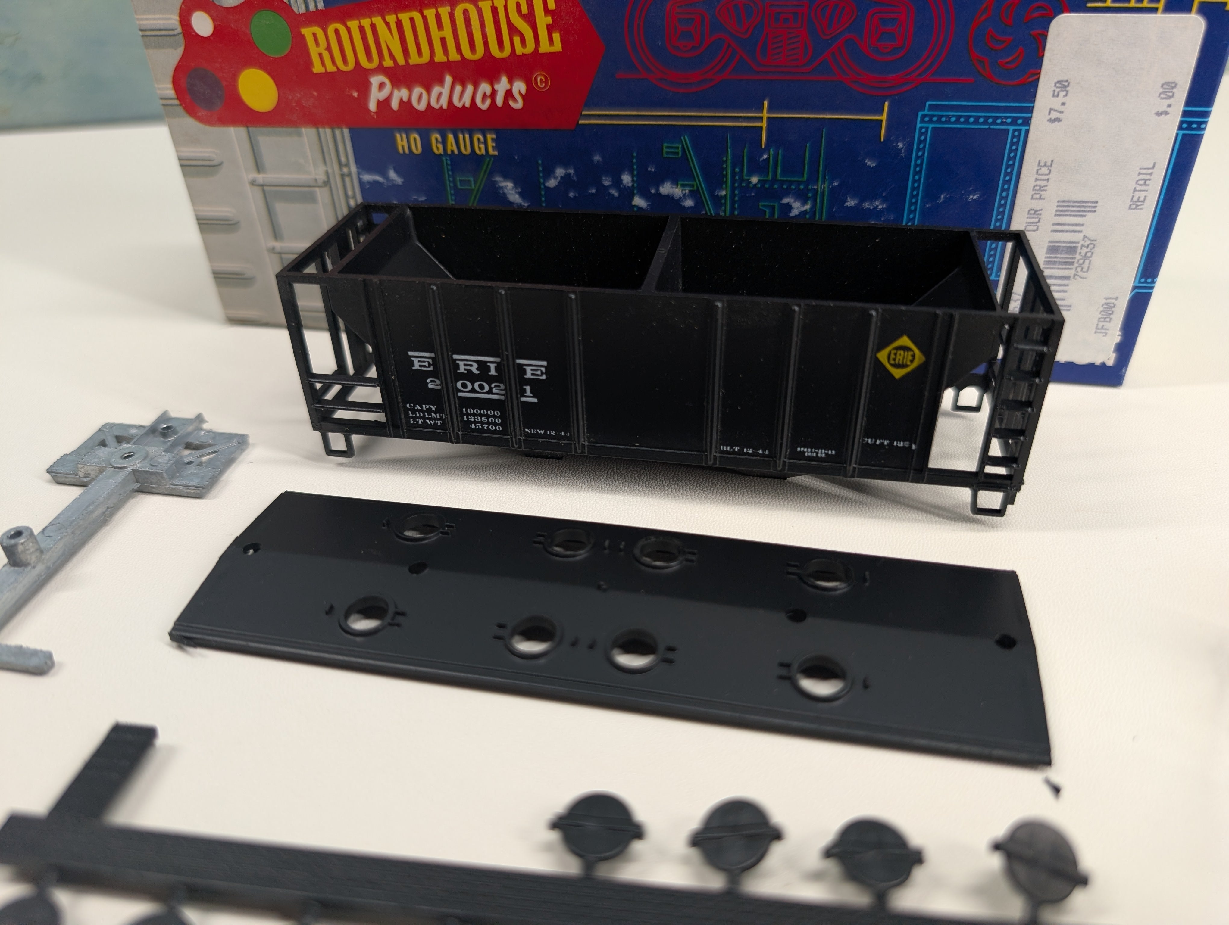 USED Roundhouse HO Scale 2 Bay Covered Hopper Erie #20021 Bev-Bel KIT