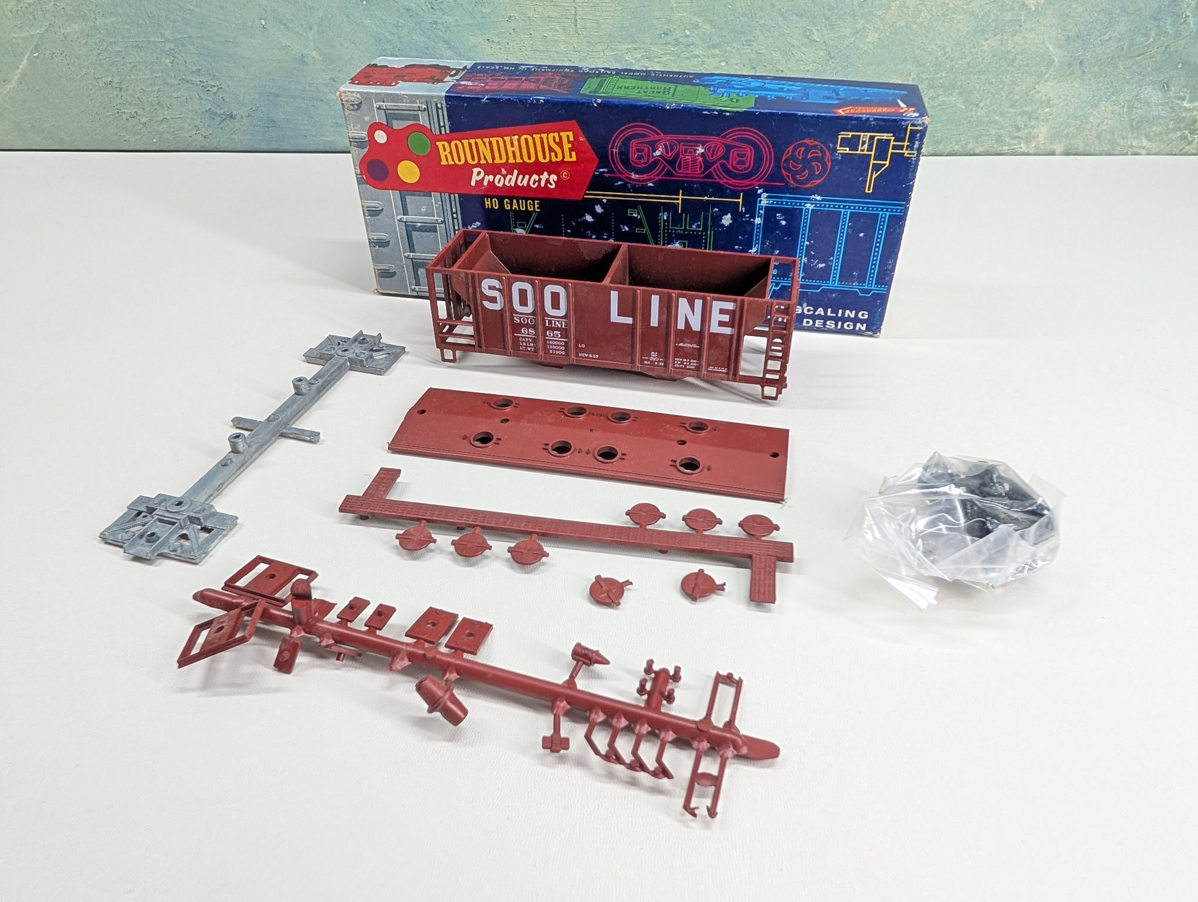 USED Roundhouse HO Scale 2 Bay Covered Hopper SOO Line #6865 Limited-Run KIT