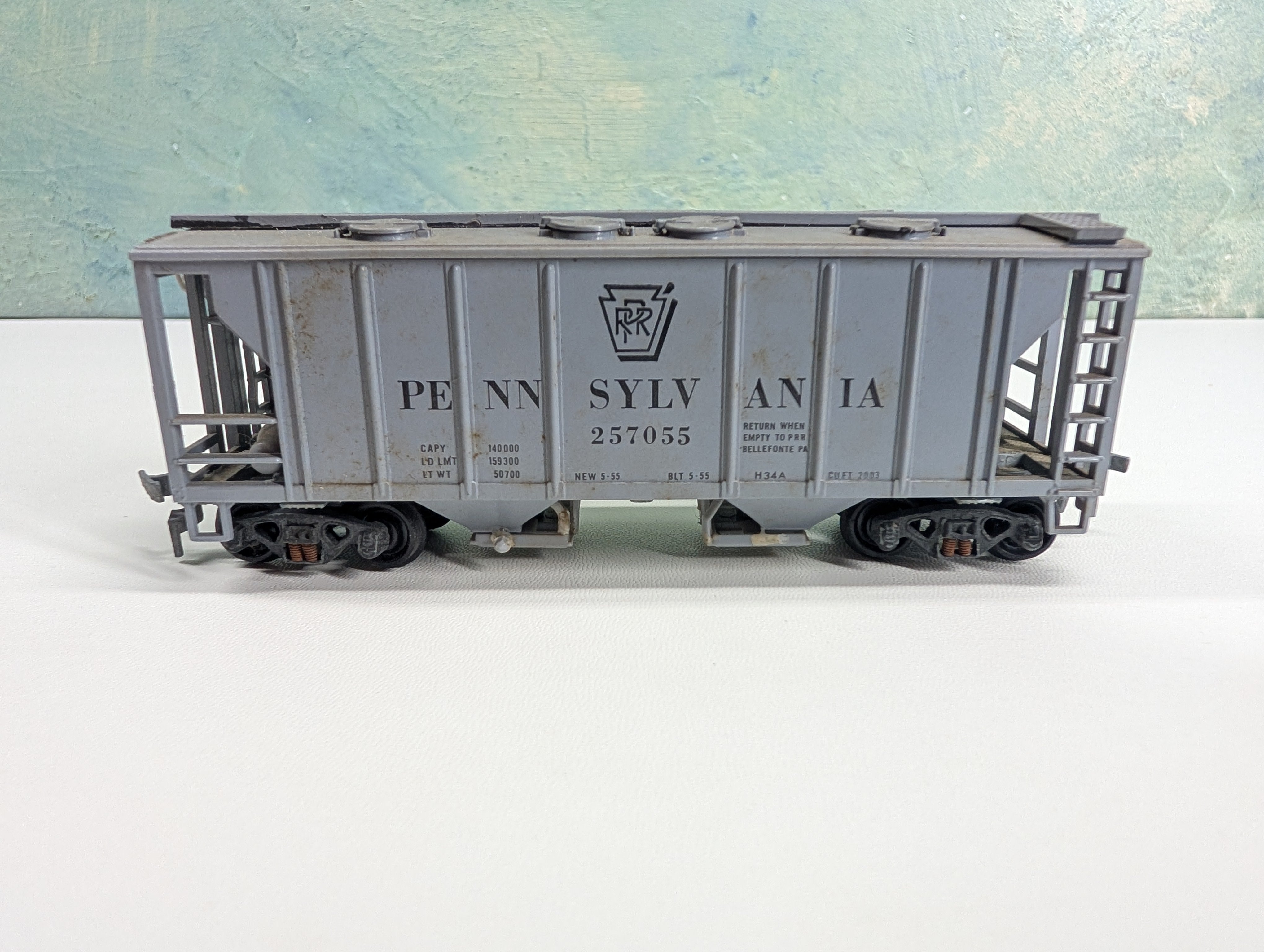 USED Roundhouse HO Scale 2 Bay Covered Hopper Pennsylvania PRR #257055