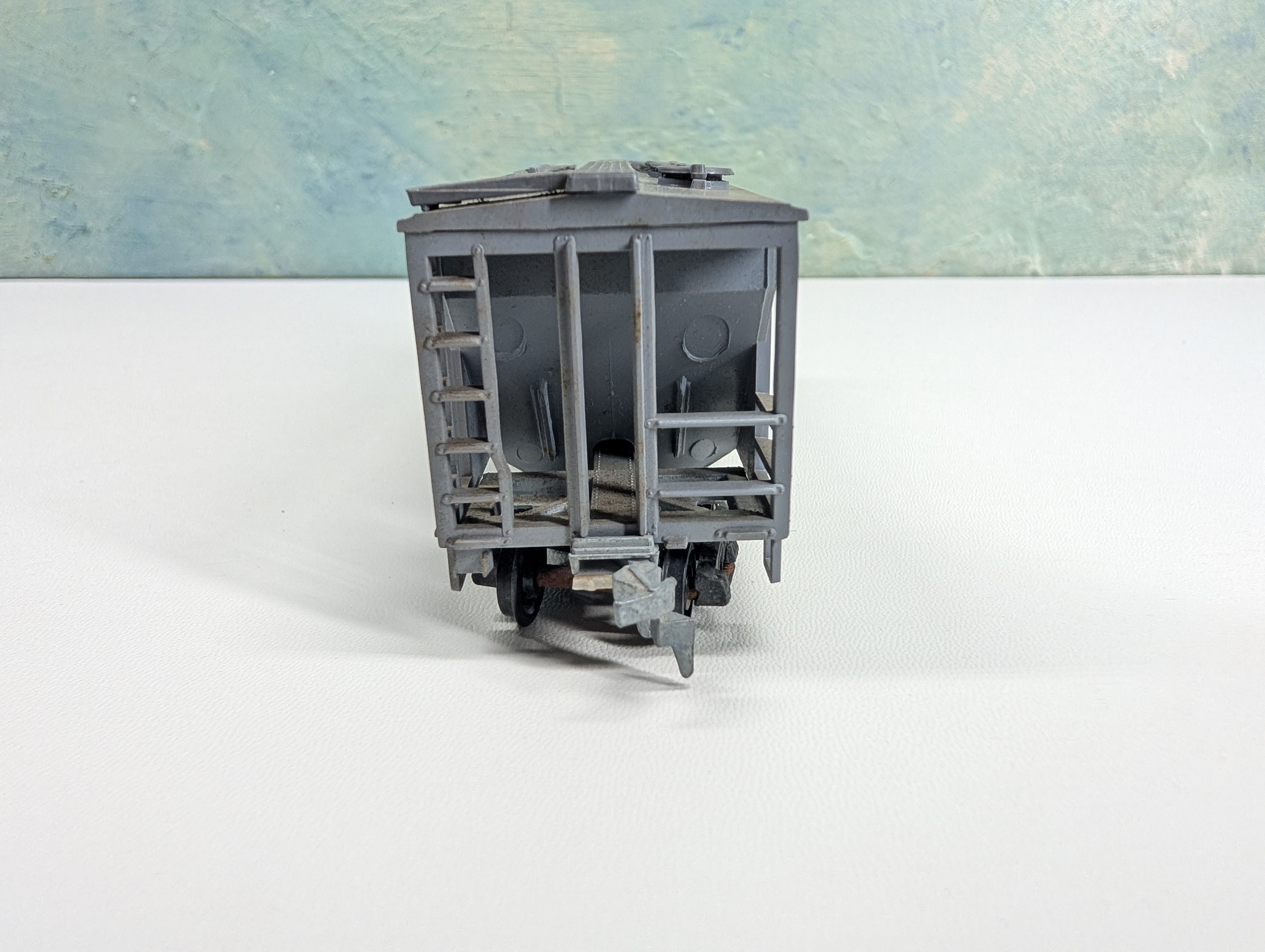 USED Roundhouse HO Scale 2 Bay Covered Hopper Pennsylvania PRR #257055