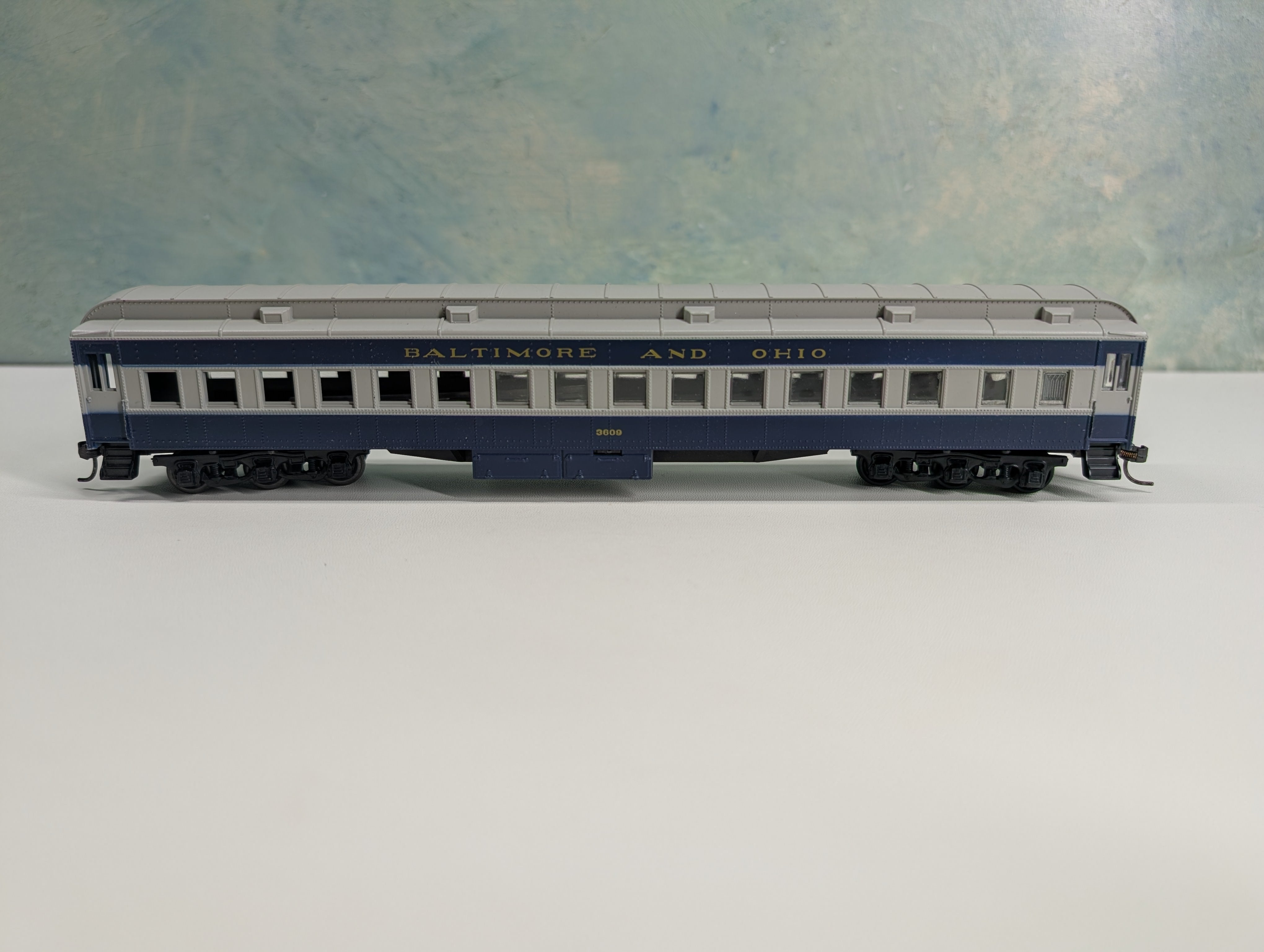 USED Athearn HO Scale Coach Passenger Car Baltimore and Ohio B&O #3609