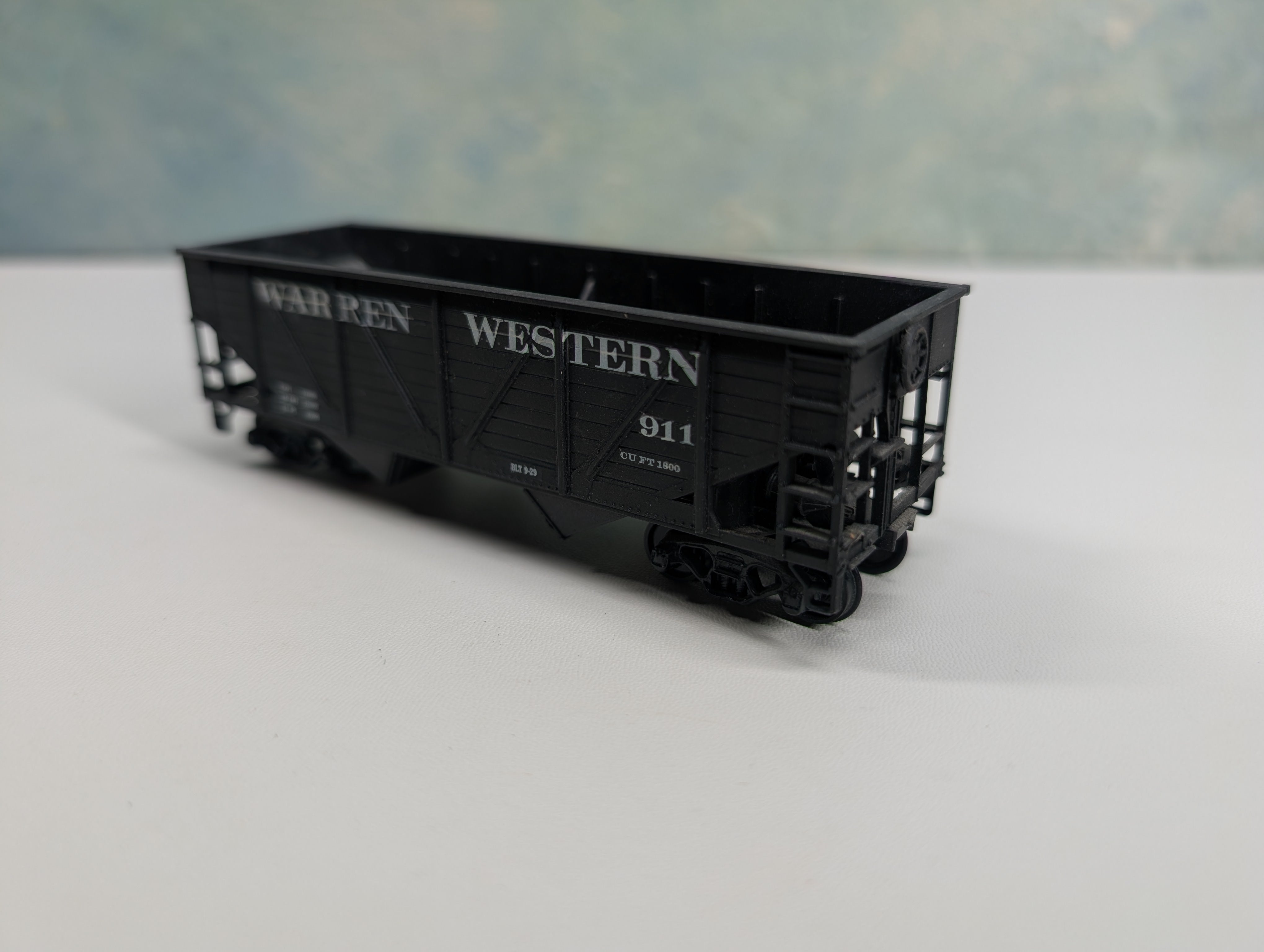 USED Athearn HO Scale 2 Bay OB Hopper Warren Western #911 Decals