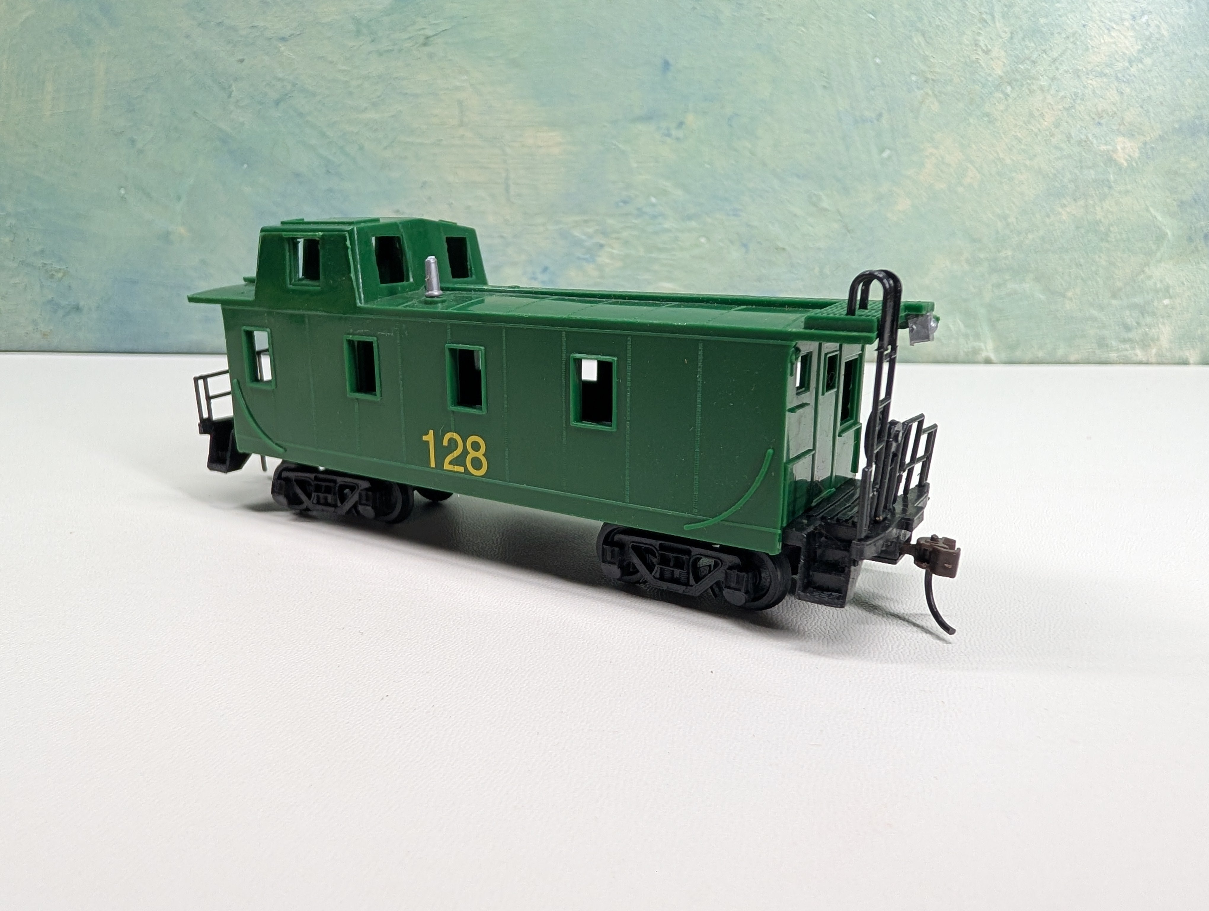 USED Bachmann HO Scale Green Caboose #128