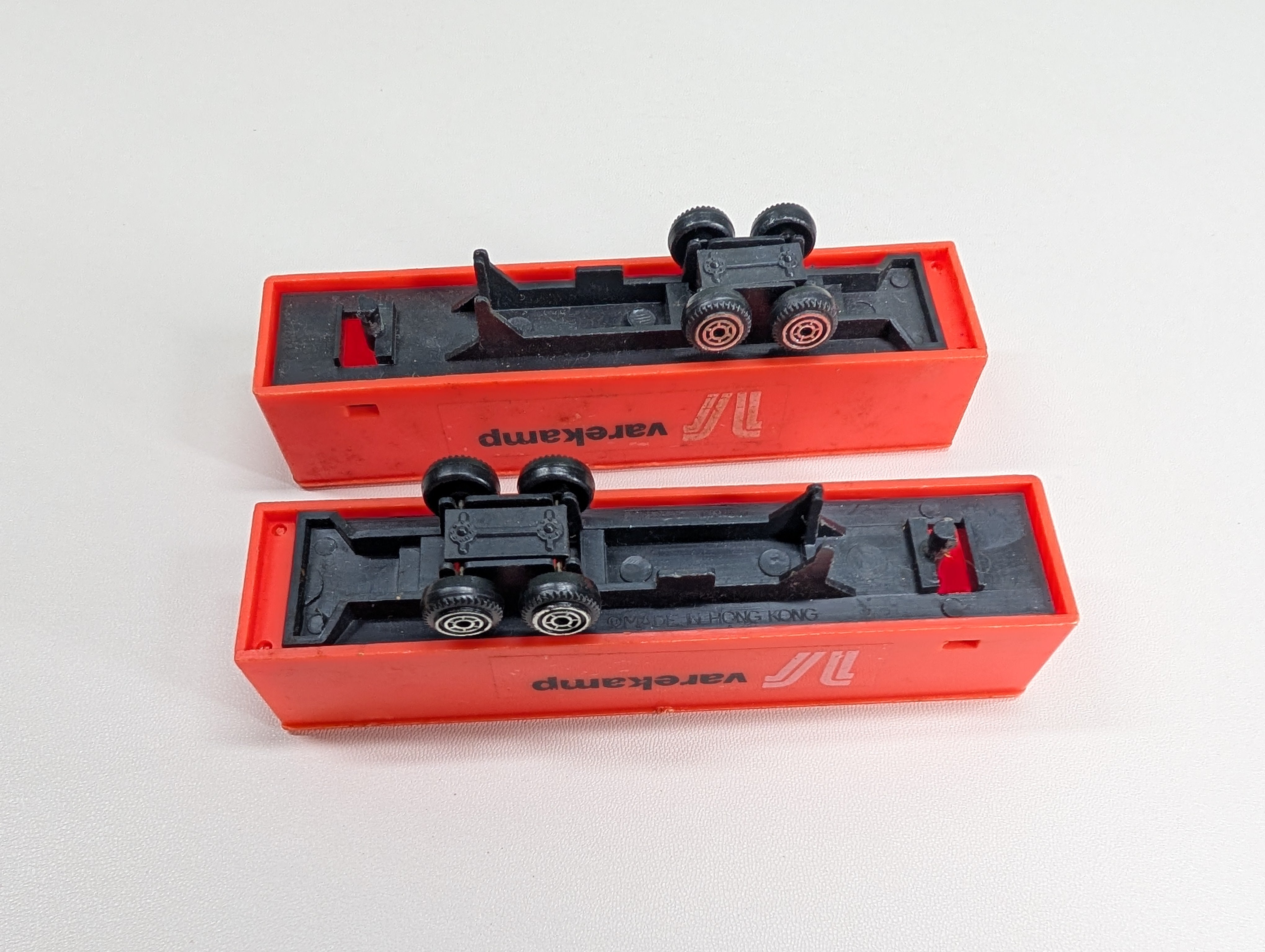 USED HO Scale Pair 35' Varekamp Trailers (2 pcs)