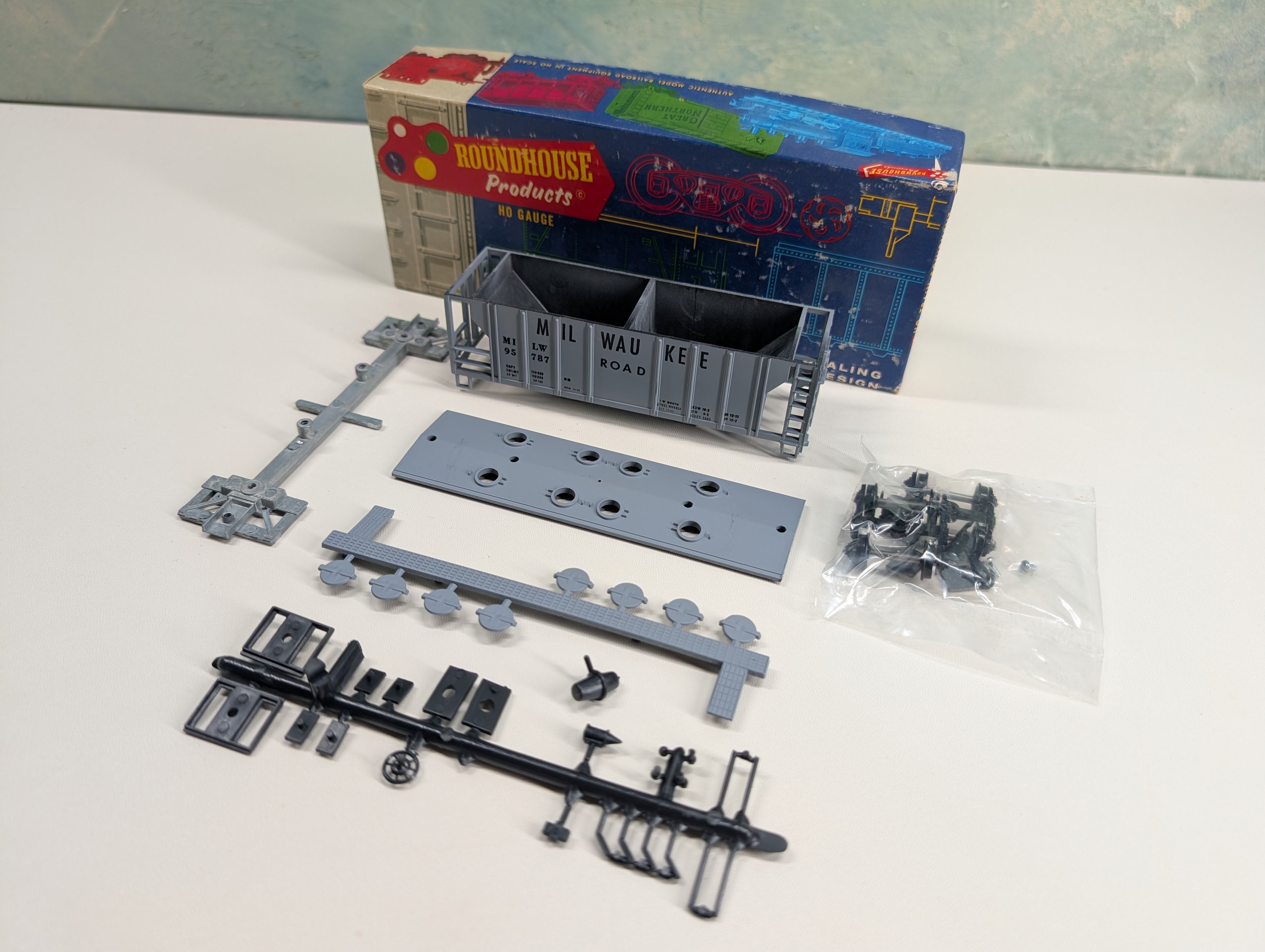 USED Roundhouse HO Scale 2 Bay Covered Hopper Baltimore and Ohio B&O #631545 Stenciled KIT