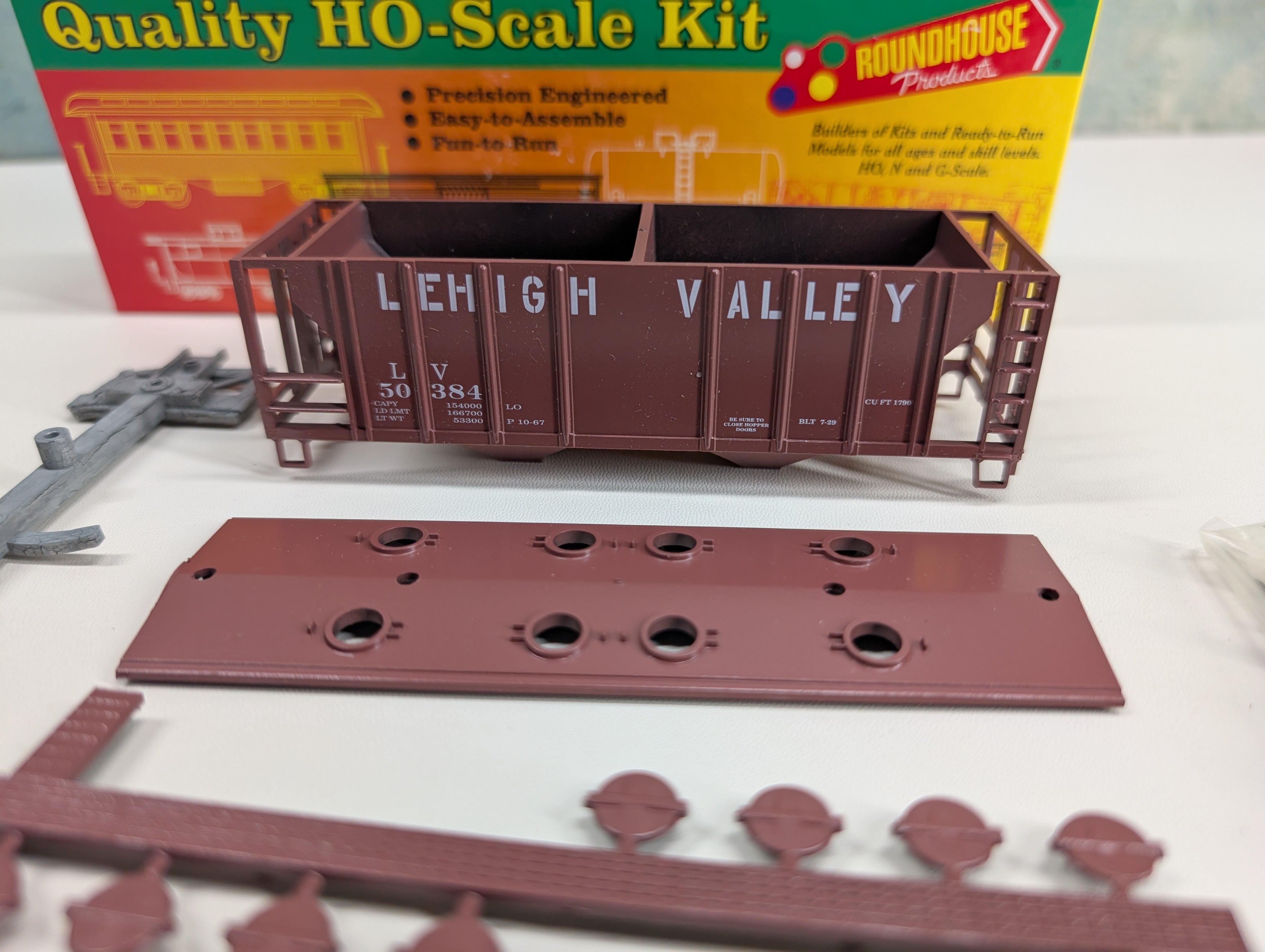 USED Roundhouse HO Scale 2 Bay Covered Hopper Lehigh Valley LV #50384 KIT