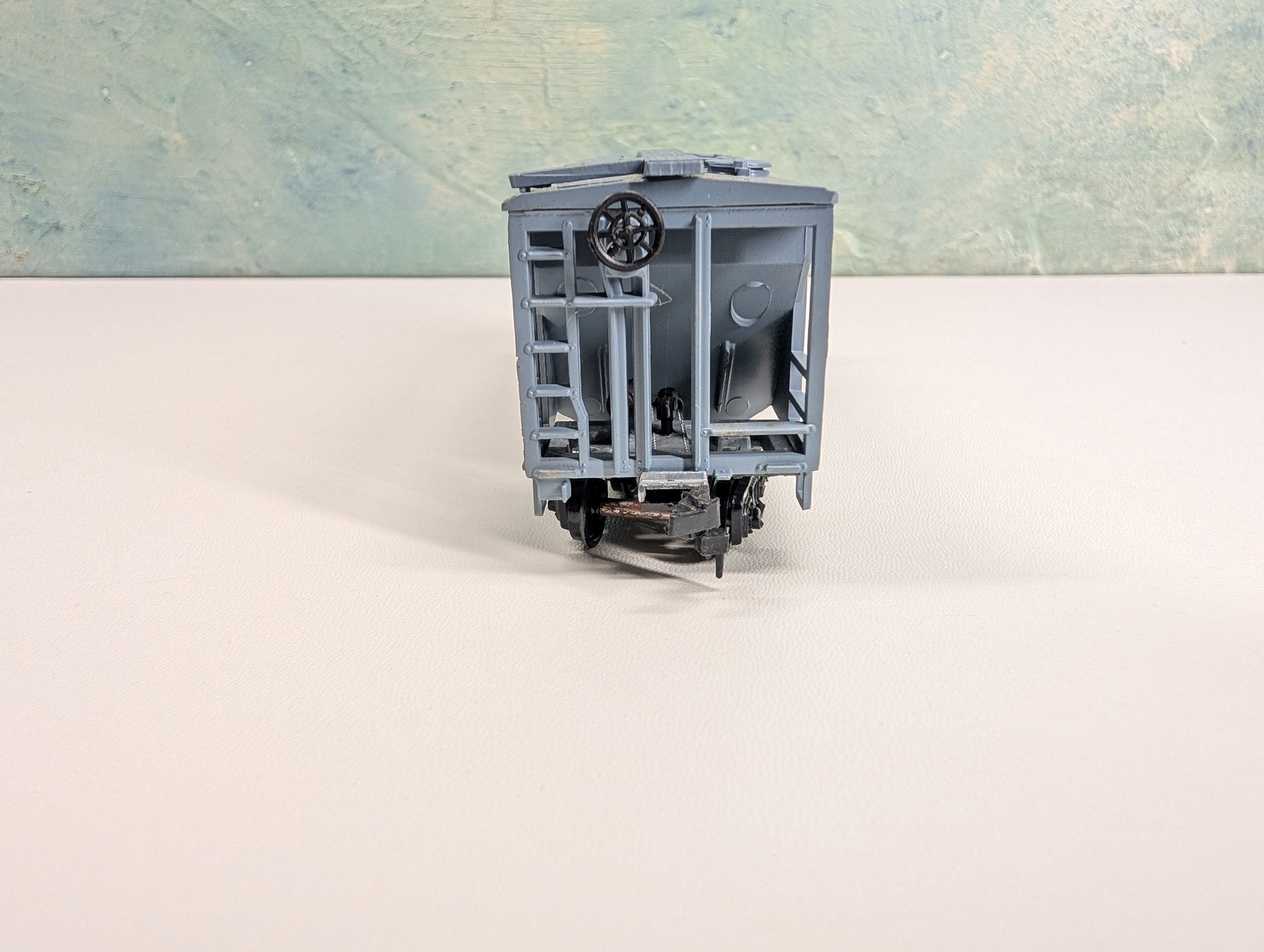 USED Roundhouse HO Scale 2 Bay Covered Hopper Pennsylvania PRR #257054