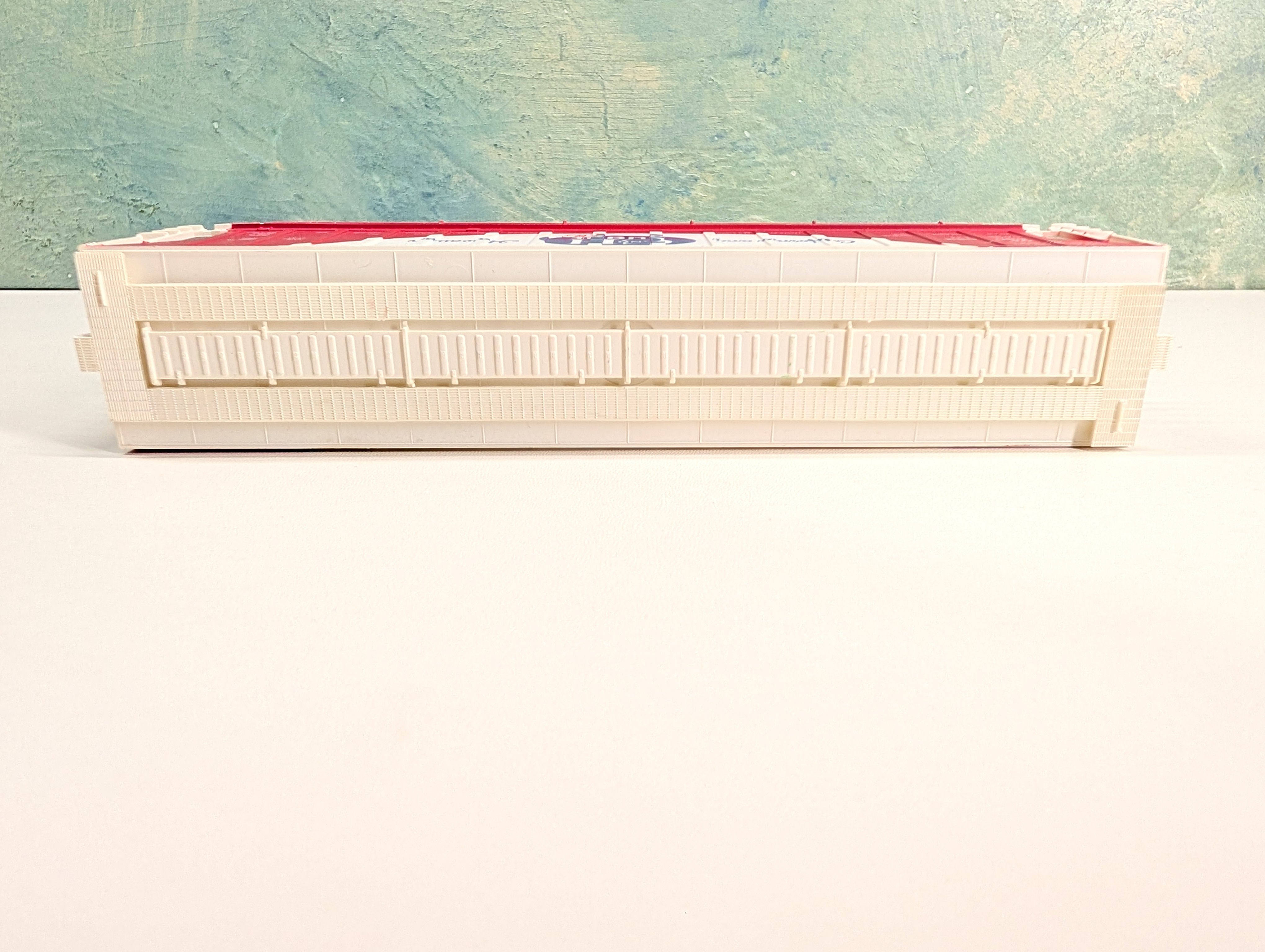 USED Tyco HO Scale 3 Bay Covered Hopper C and H Sugar UP #960082