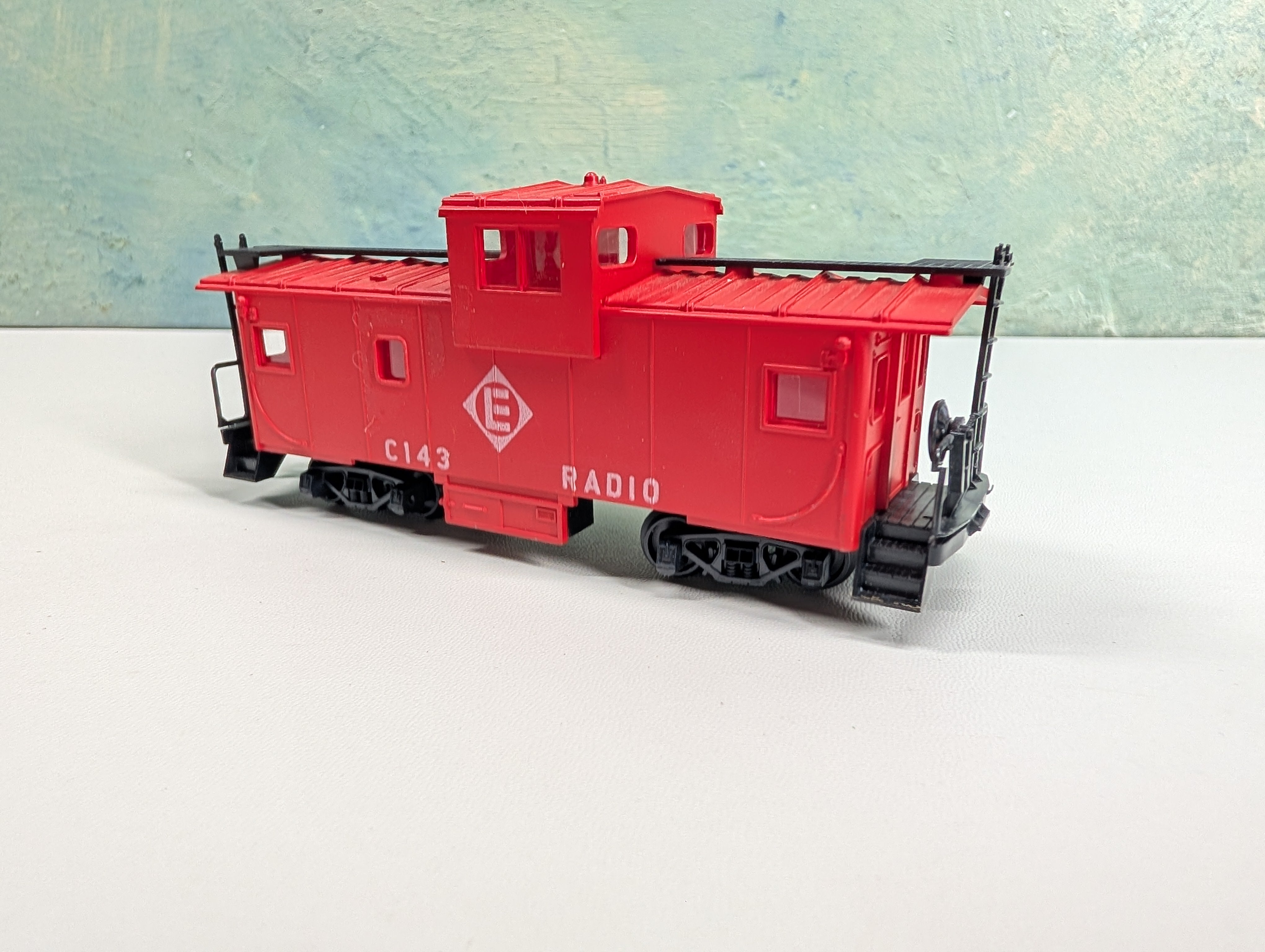 USED AHM HO Scale Radio Caboose Erie #C143