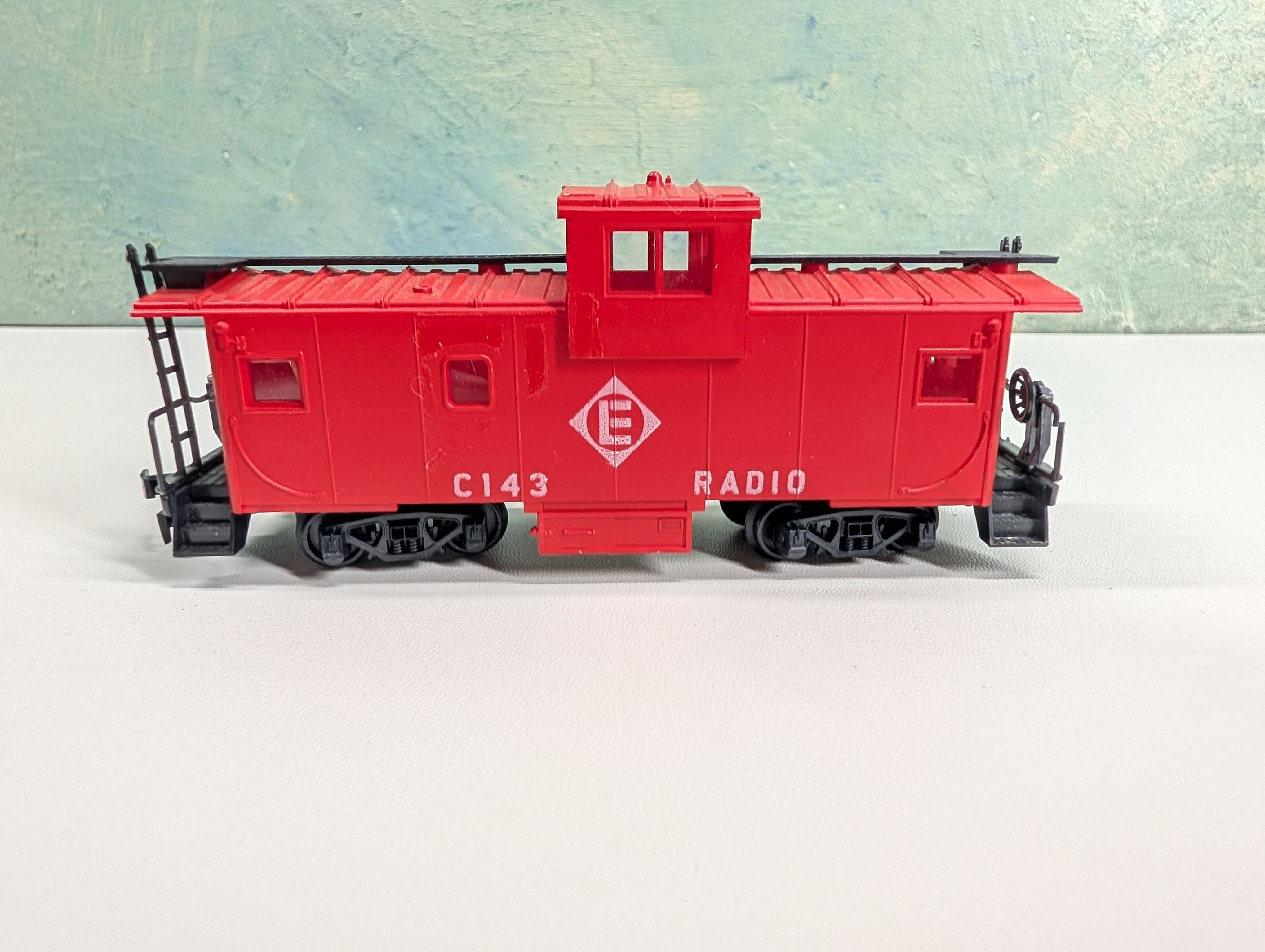 USED AHM HO Scale Radio Caboose Erie #C143
