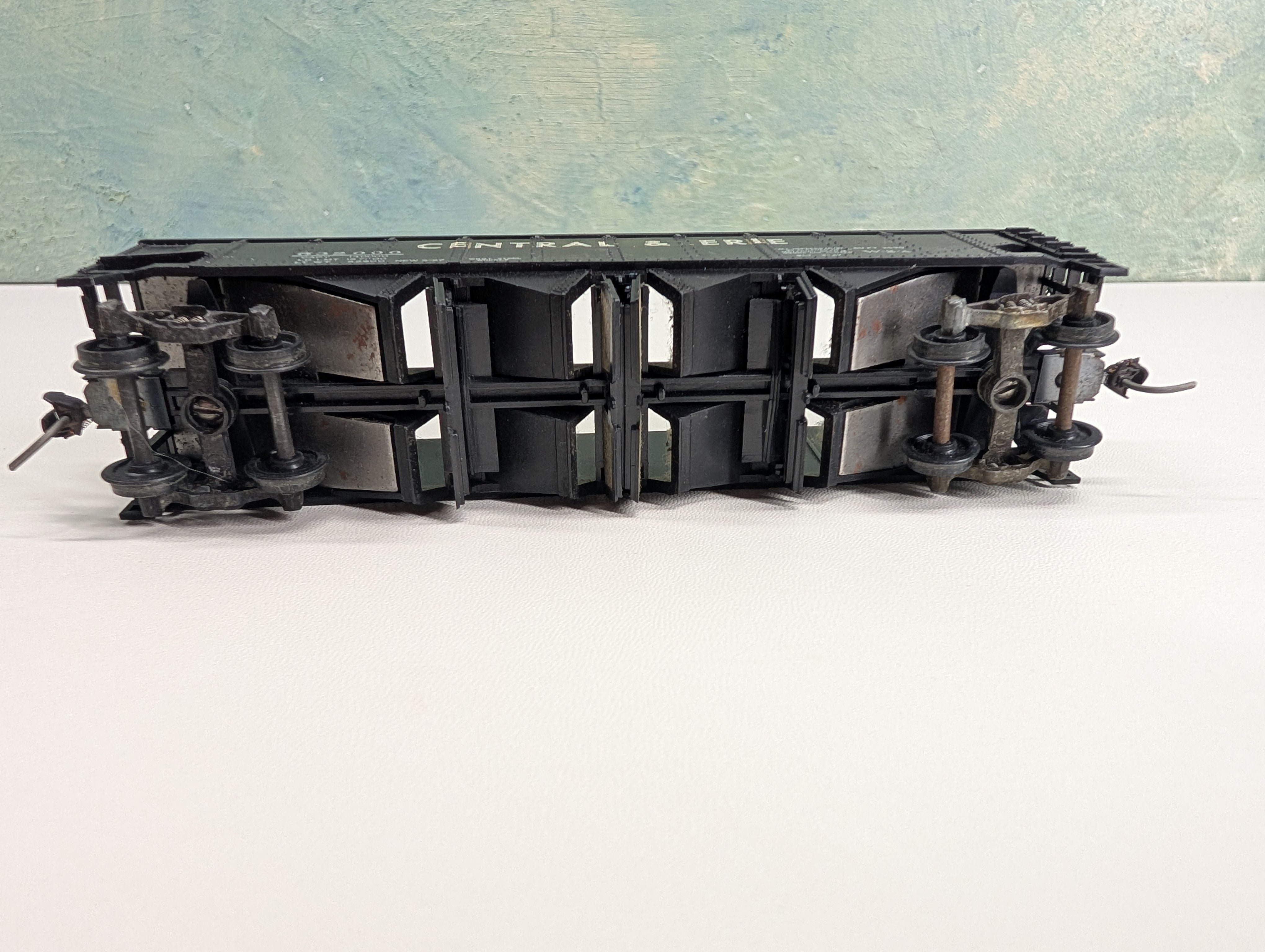 USED Athearn HO Scale Operating Quad Hopper Central & Erie #532000 Decal