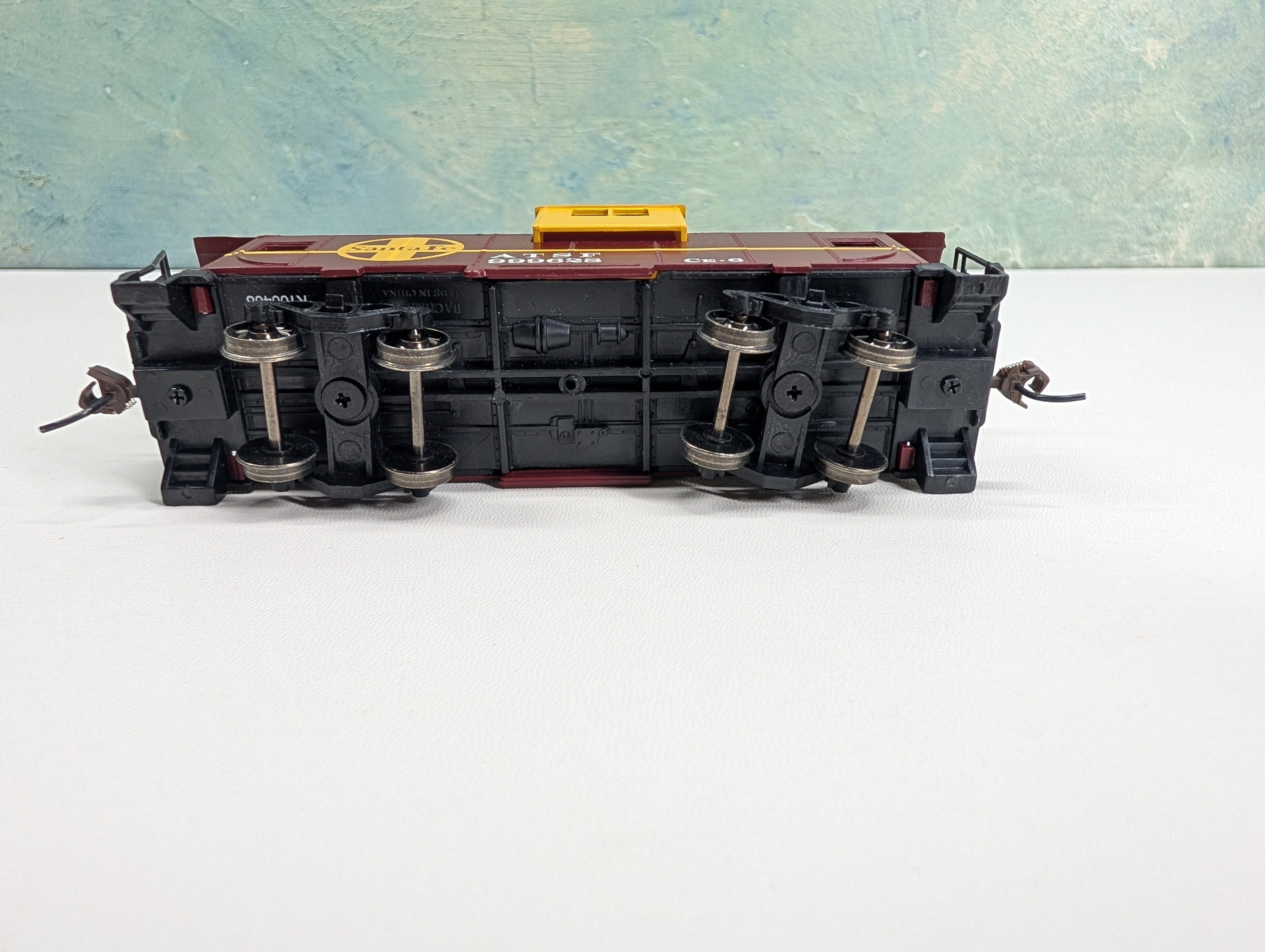 USED Bachmann HO Scale Modern Caboose w/ Gearboxes & Metal Wheels Santa Fe ATSF #999628