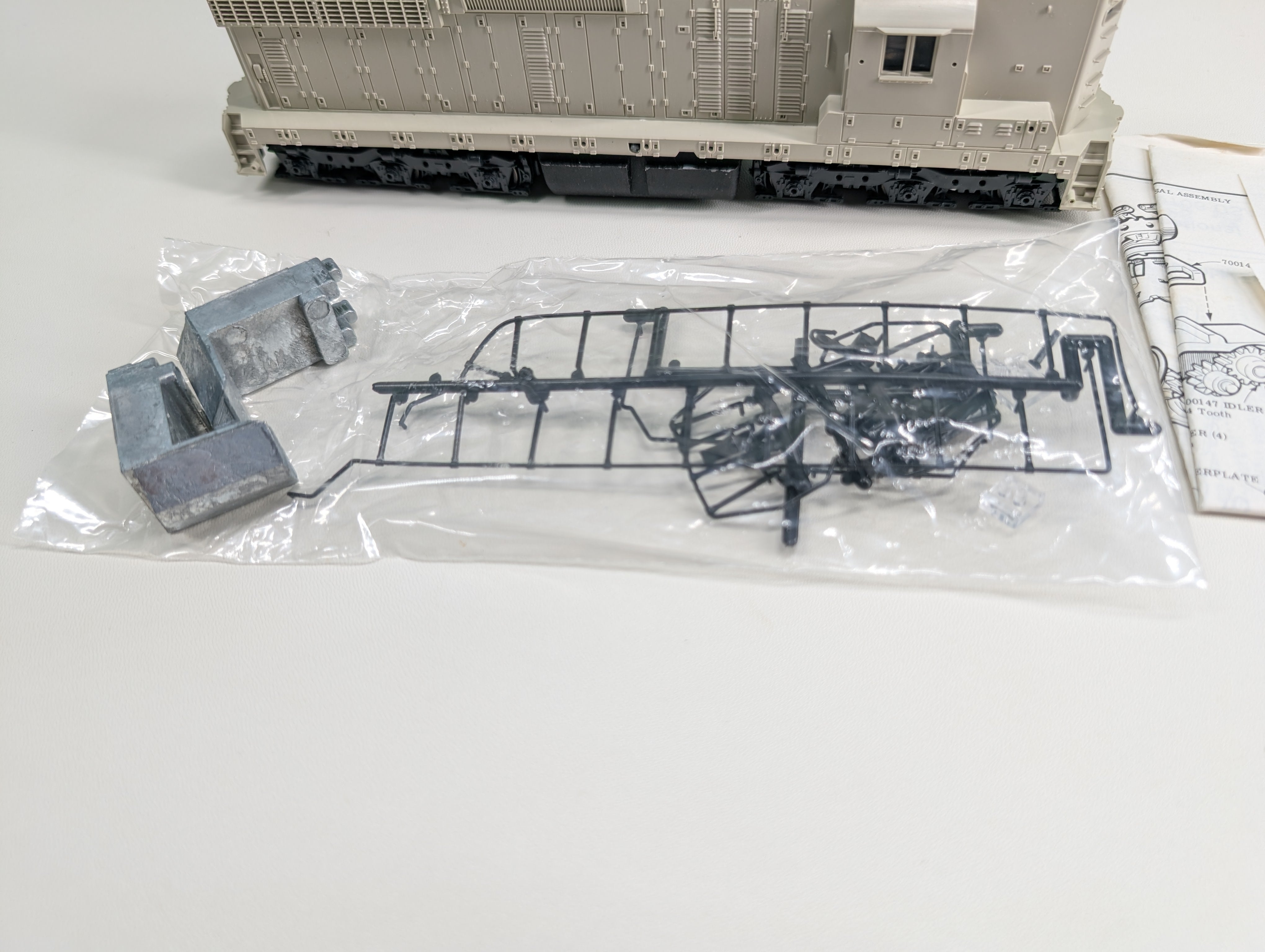USED Con-Cor #0015-1050 HO Scale Undecorated EMD SD24 HH Runs Great DC