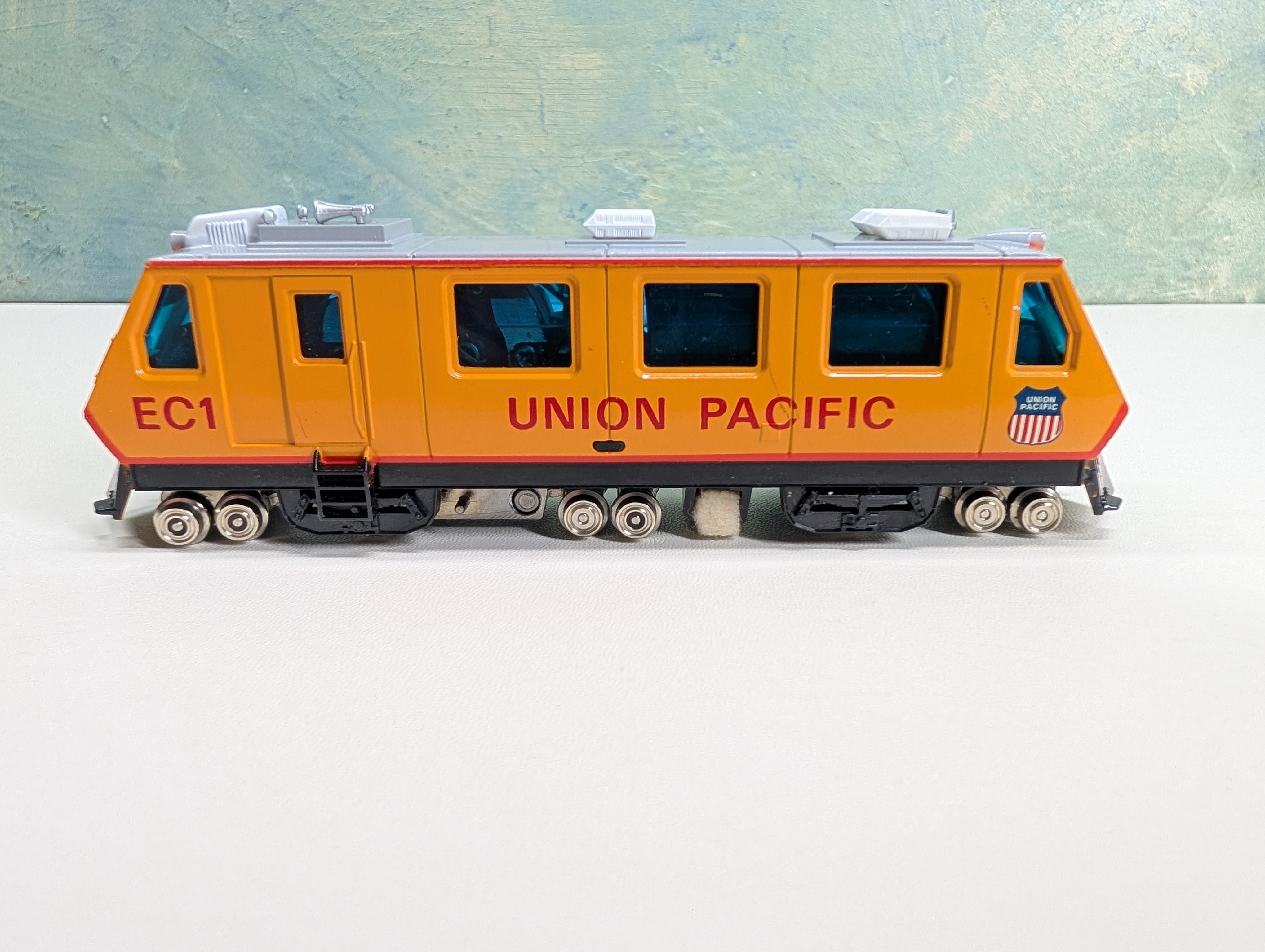 USED Bachmann 608 HO Scale Plasser EM80C Track Cleaner Diesel Locomotive Tested! DC
