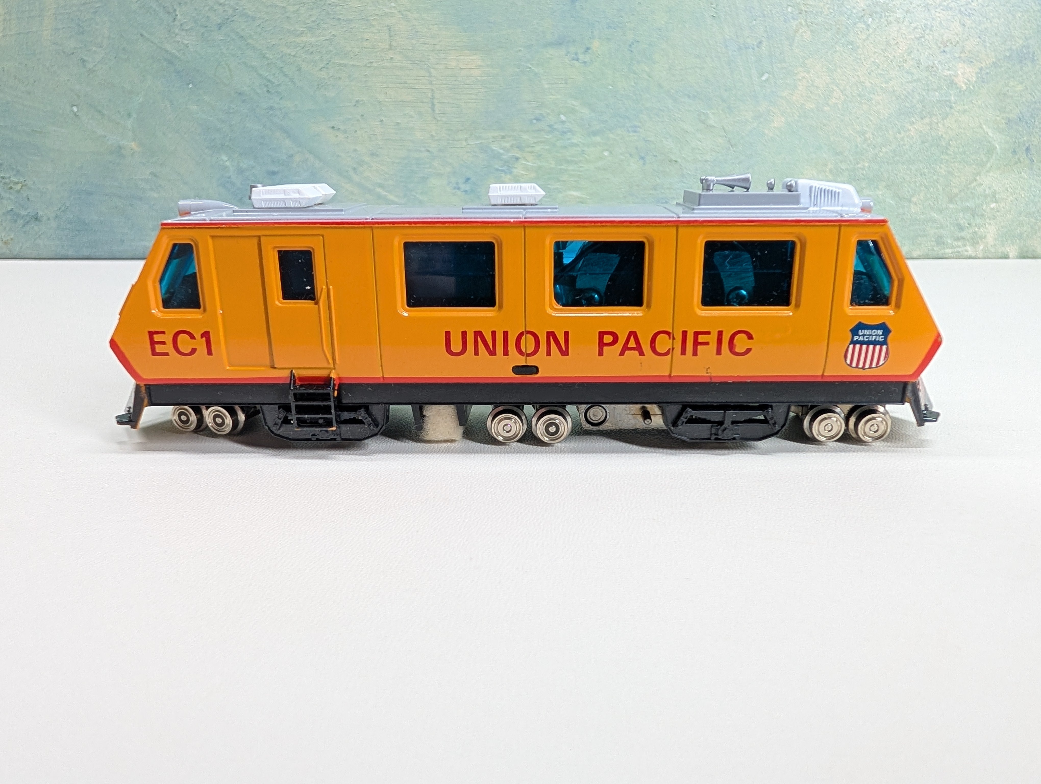 USED Bachmann 608 HO Scale Plasser EM80C Track Cleaner Diesel Locomotive Tested! DC