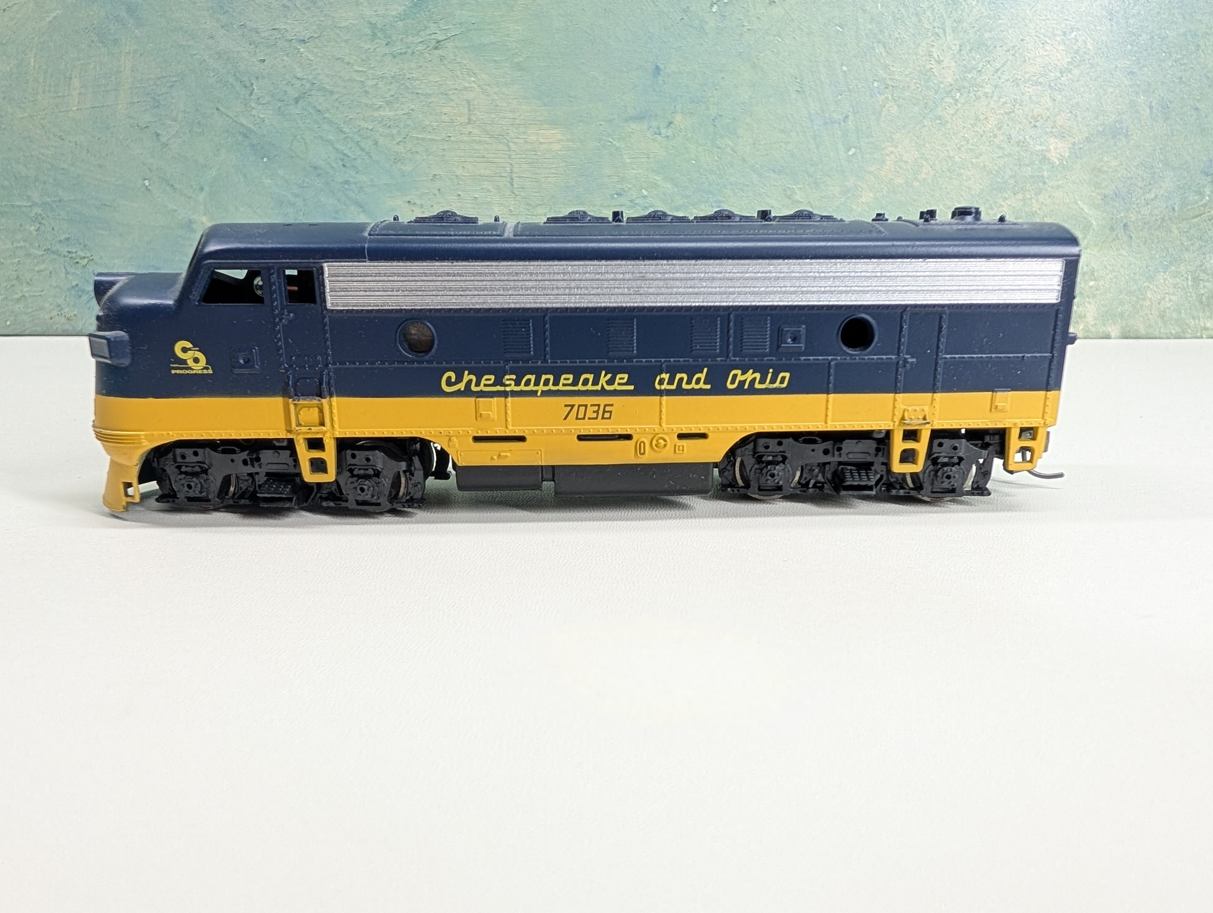 USED Athearn 3227 HO Scale F7A Super Power Diesel Locomotive Chesapeake and Ohio C&O #7036 Runs Great DC