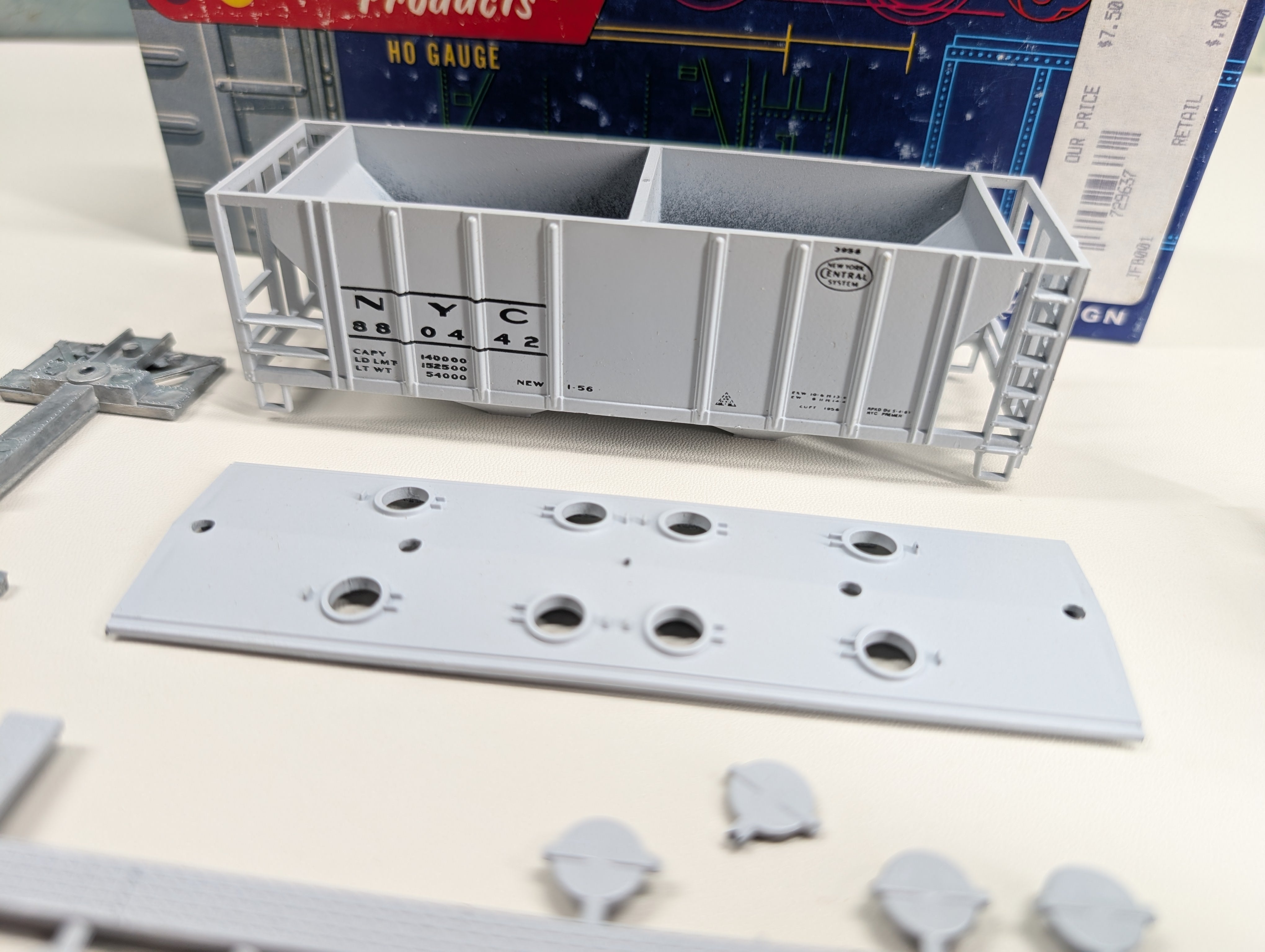 USED Roundhouse HO Scale 2 Bay Covered Hopper New York Central NYC #880442 Bev-Bel KIT