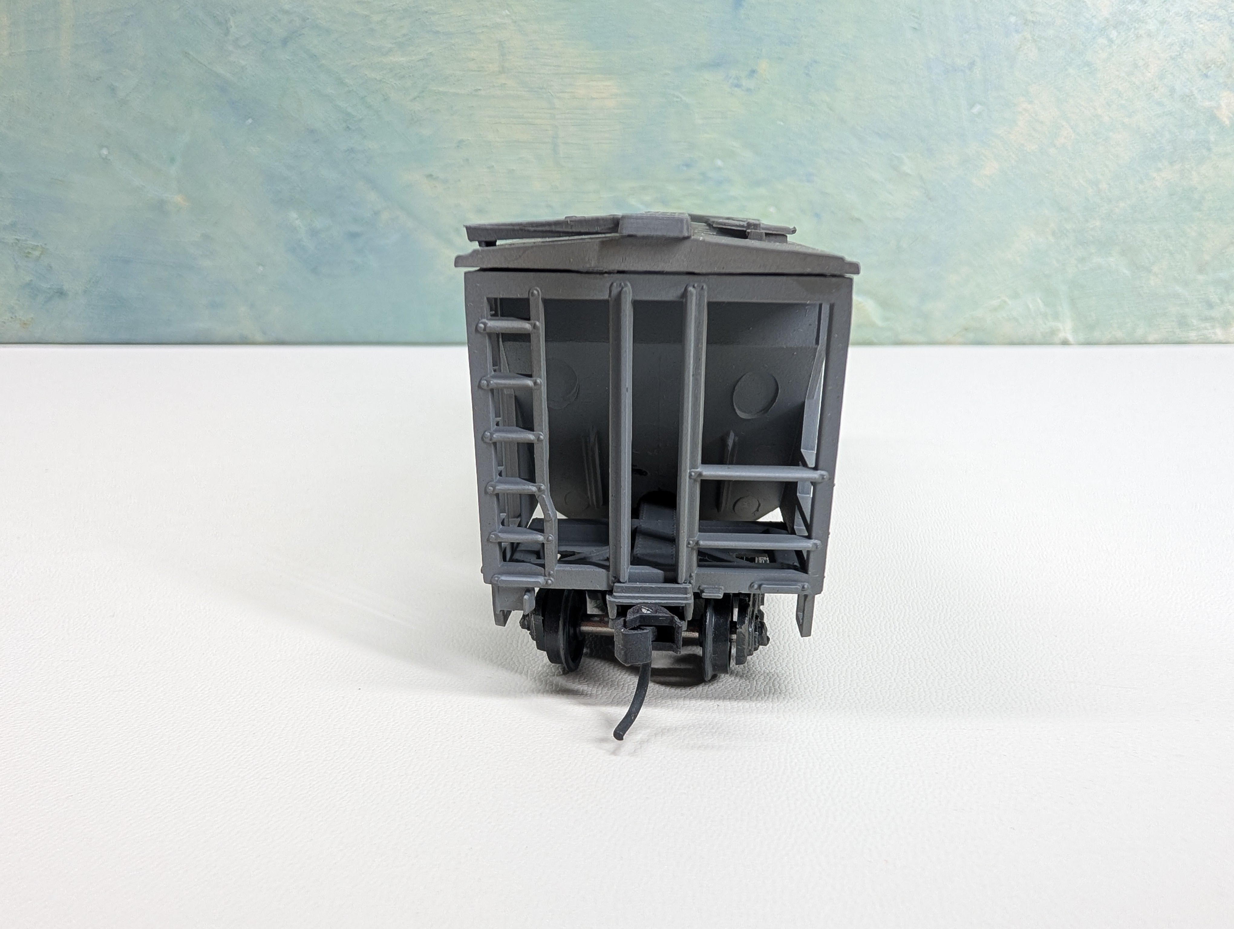 USED Roundhouse HO Scale 2 Bay Covered Hopper Union Pacific UP #1309 Weathered