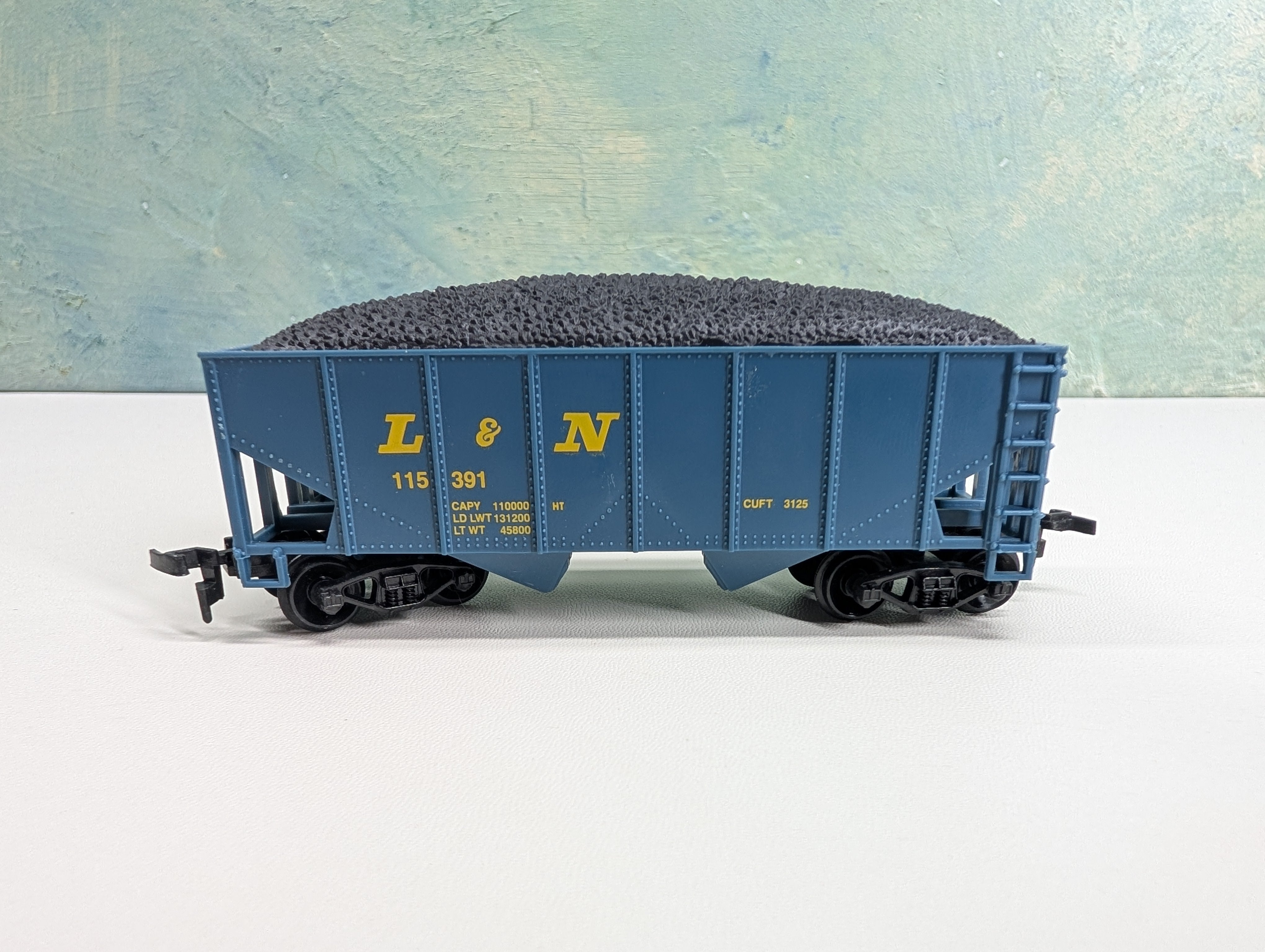 USED Life-Like HO Scale 2 Bay Hopper w/ Coal Louisville & Nashville L&N #115391