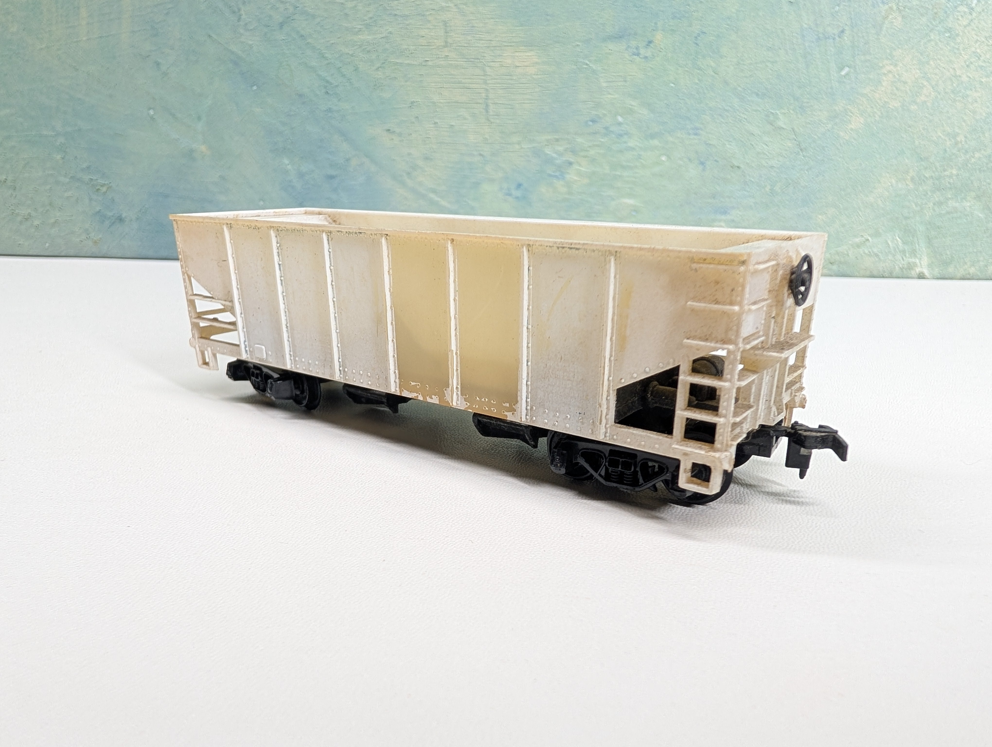 USED Tyco HO Scale 2 Bay Operating Hopper Undecorated White Custom
