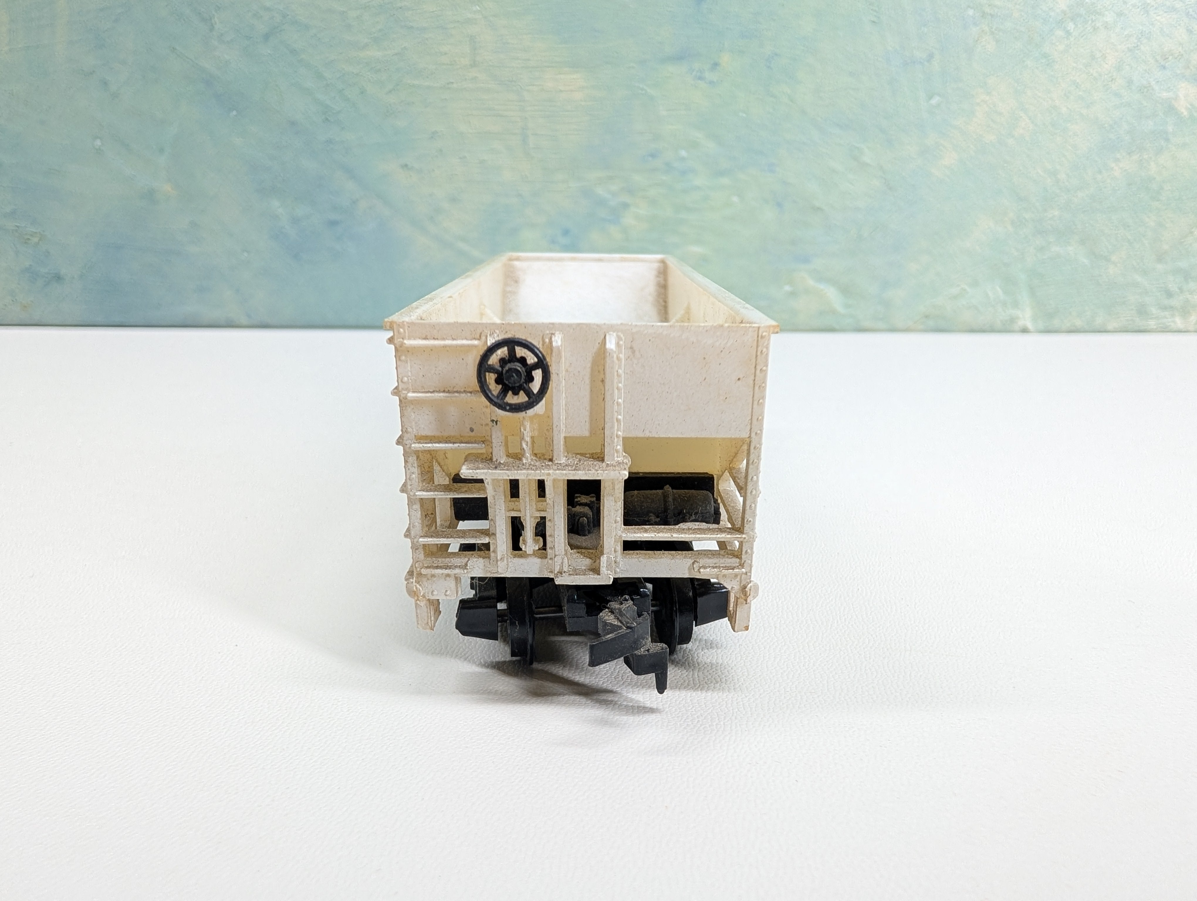 USED Tyco HO Scale 2 Bay Operating Hopper Undecorated White Custom